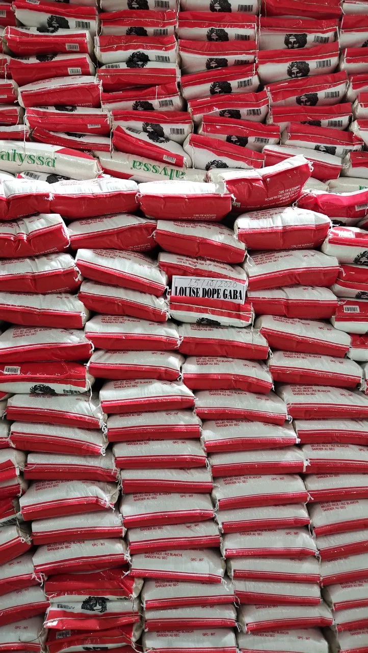 Органический ароматный рис 5% сломанный сорт ST21 вьетнамское происхождение высокое качество разумная