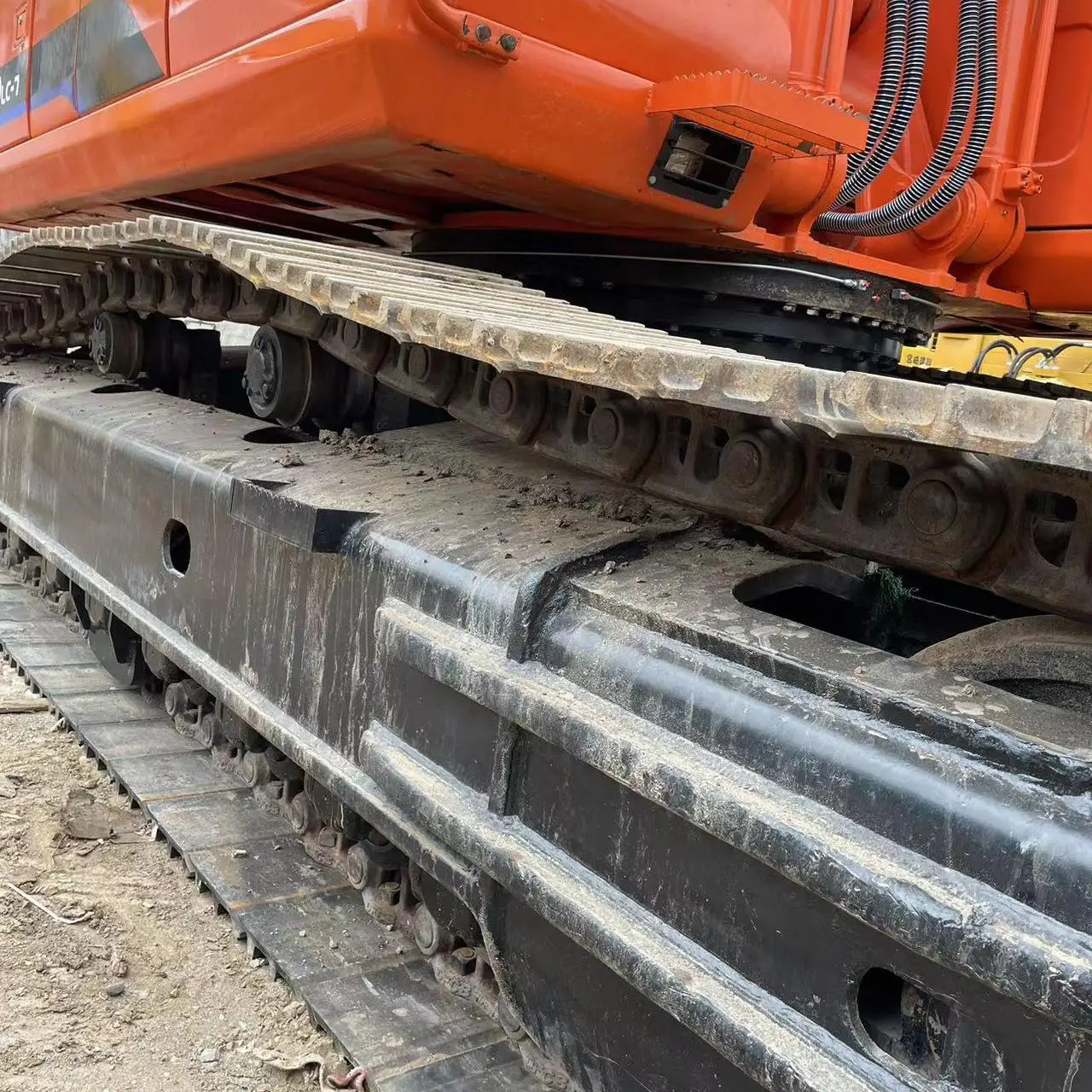Надежный экскаватор Doosan DH420LC-7 имеющийся в наличии для тяжелой конструкции отличная производительность карьеров и раскопках