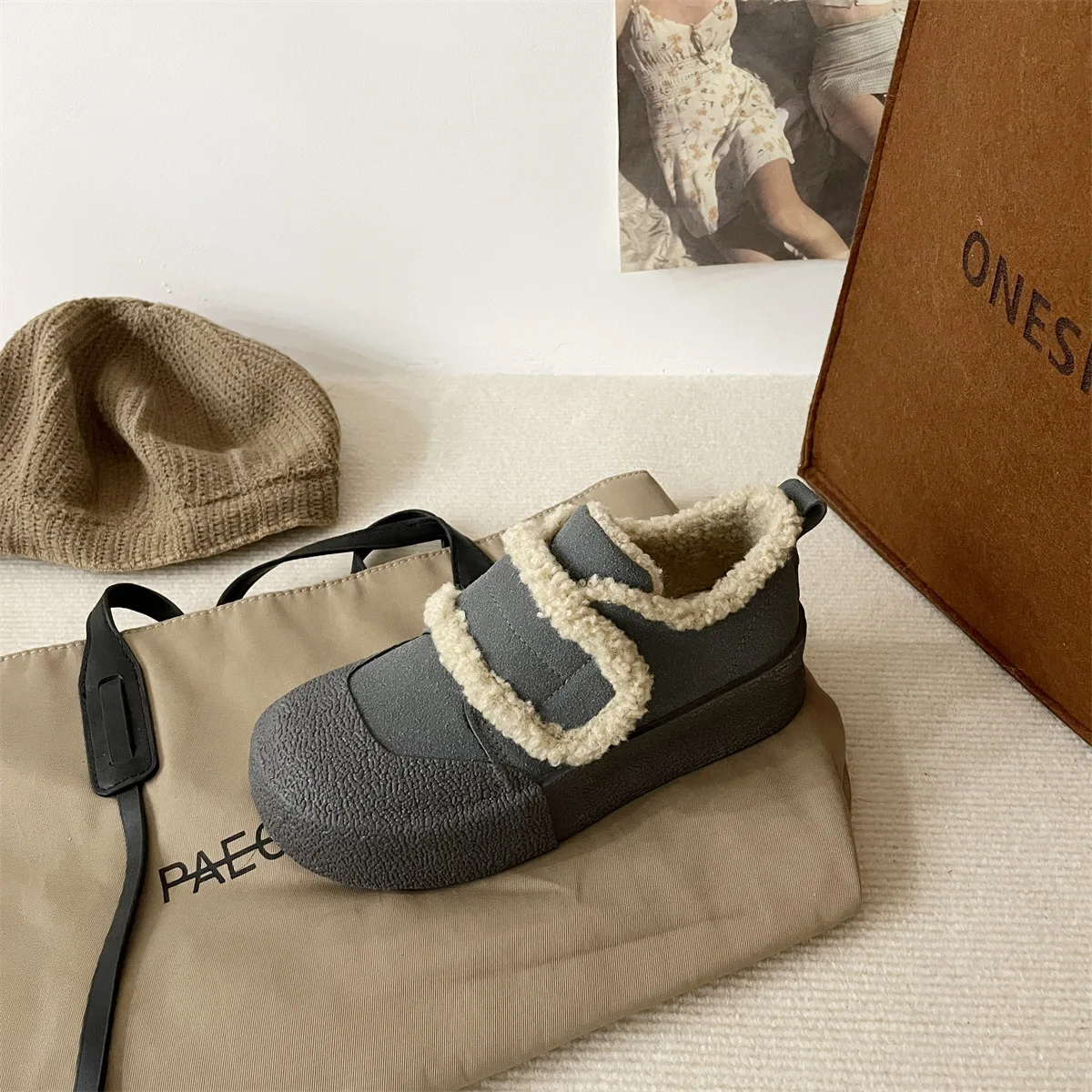 Wholesale Winter Fashion Board Shoes Magic Tape Thick Bottom  Warm Plush Casual  Cotton Shoes For The Men 2024