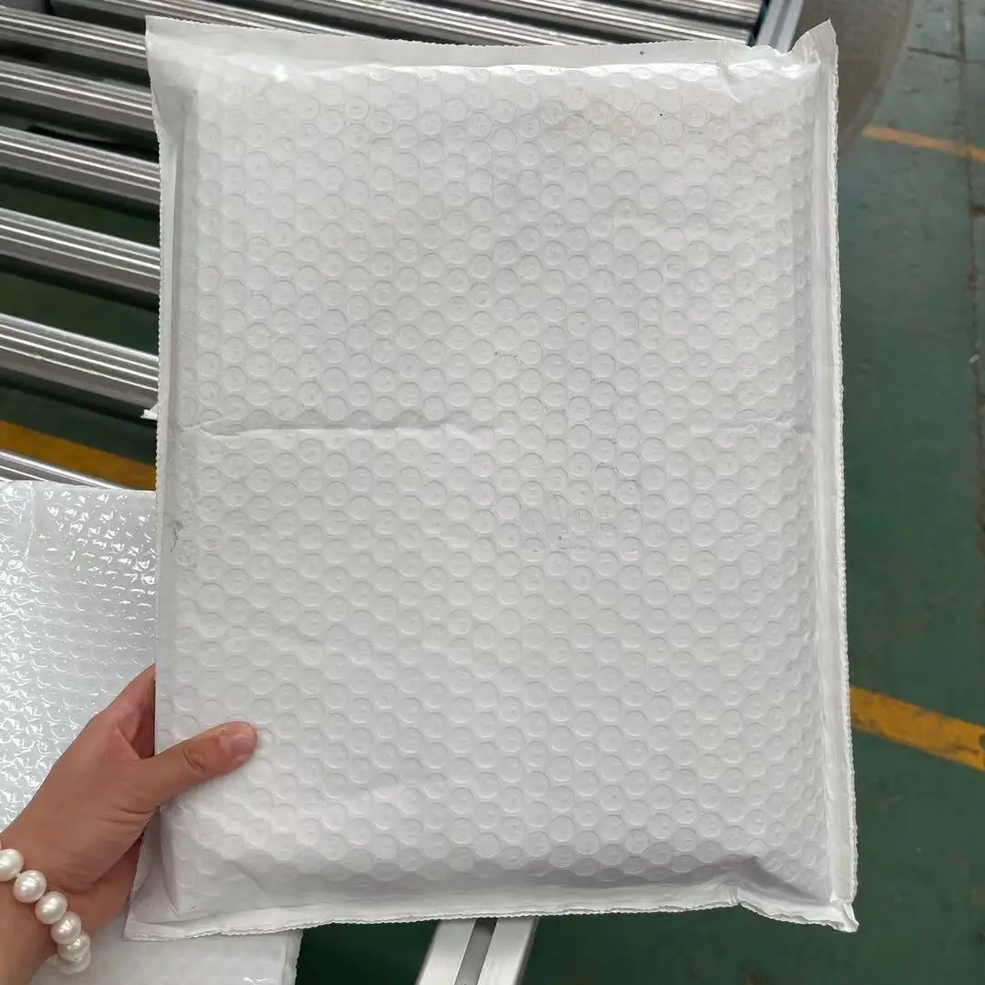 Automatic air bubble film paper protective packaging machine horizontal servo control air bubble film bag packing machine