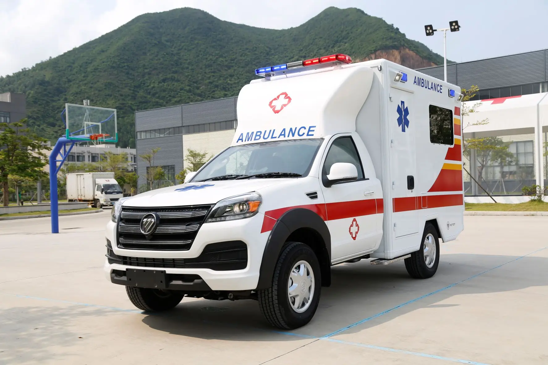 2022 Brand New 4x4 Ambulance Car FOTON Tunland Pick-up Box Monitoring Medical ICU Transport Ambulance Vehicle for Exporting