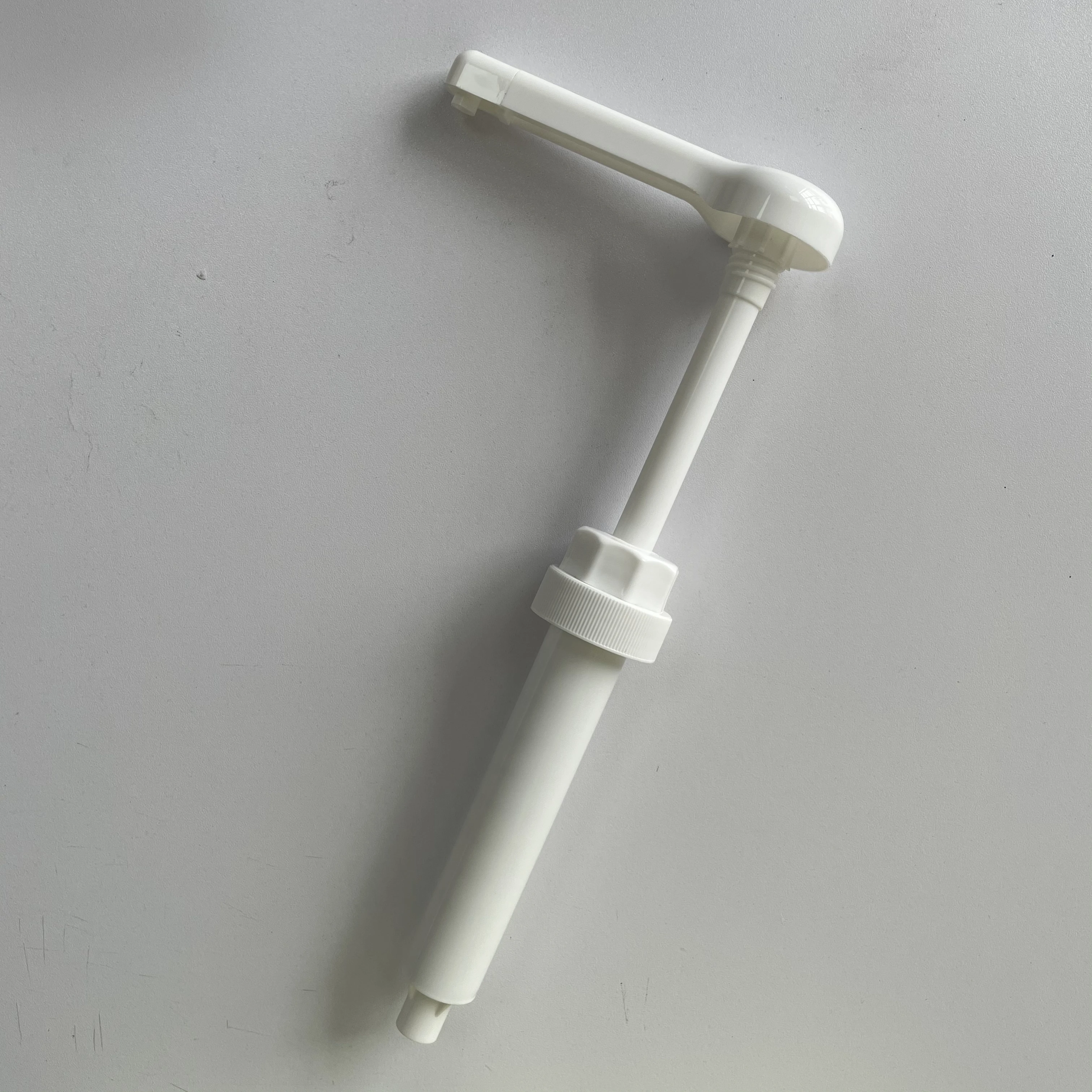 customized 52/400 closure 30cc white gallon syrup soap  screw dispenser pump for 5L gallon bottle