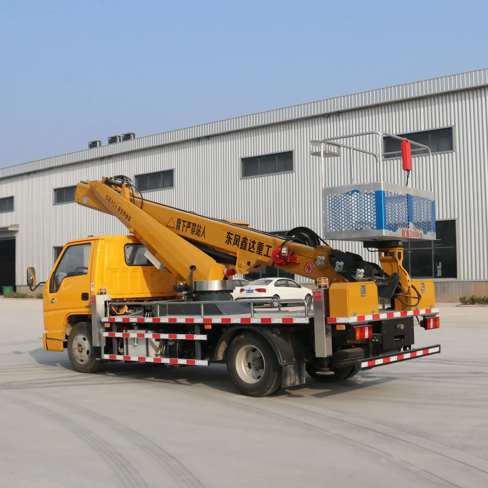 Factory new 24m high aerial lift truck hydraulic aerial working platform truck