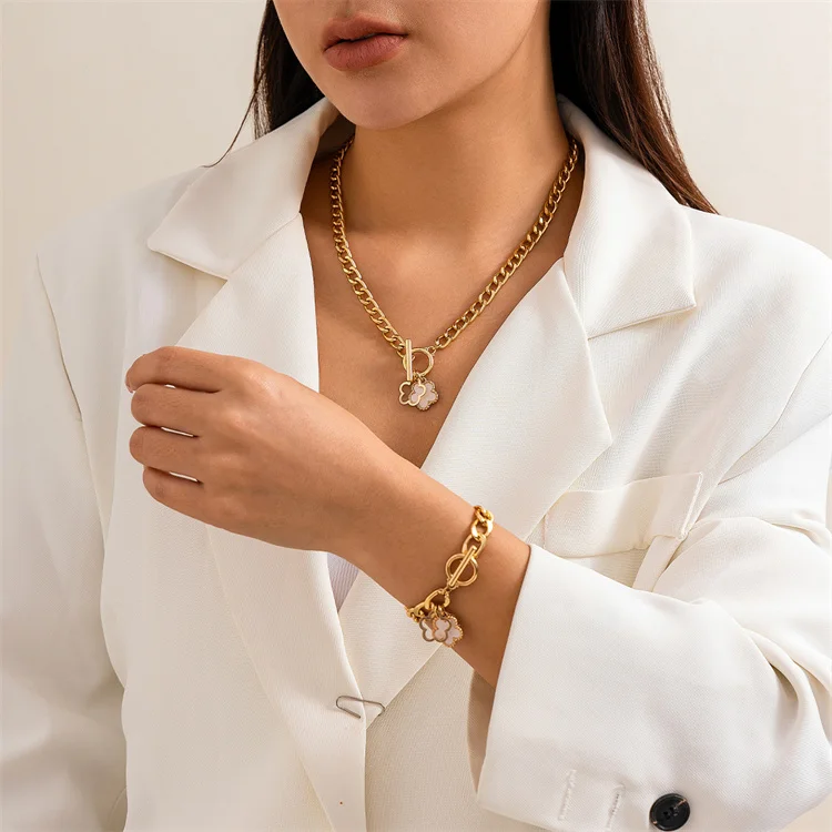Fashion Niche Light Luxury Design High-end Clavicle Chain Five Leaf Petal Flower Pearl Chain Necklace Bracelet Jewelry Set
