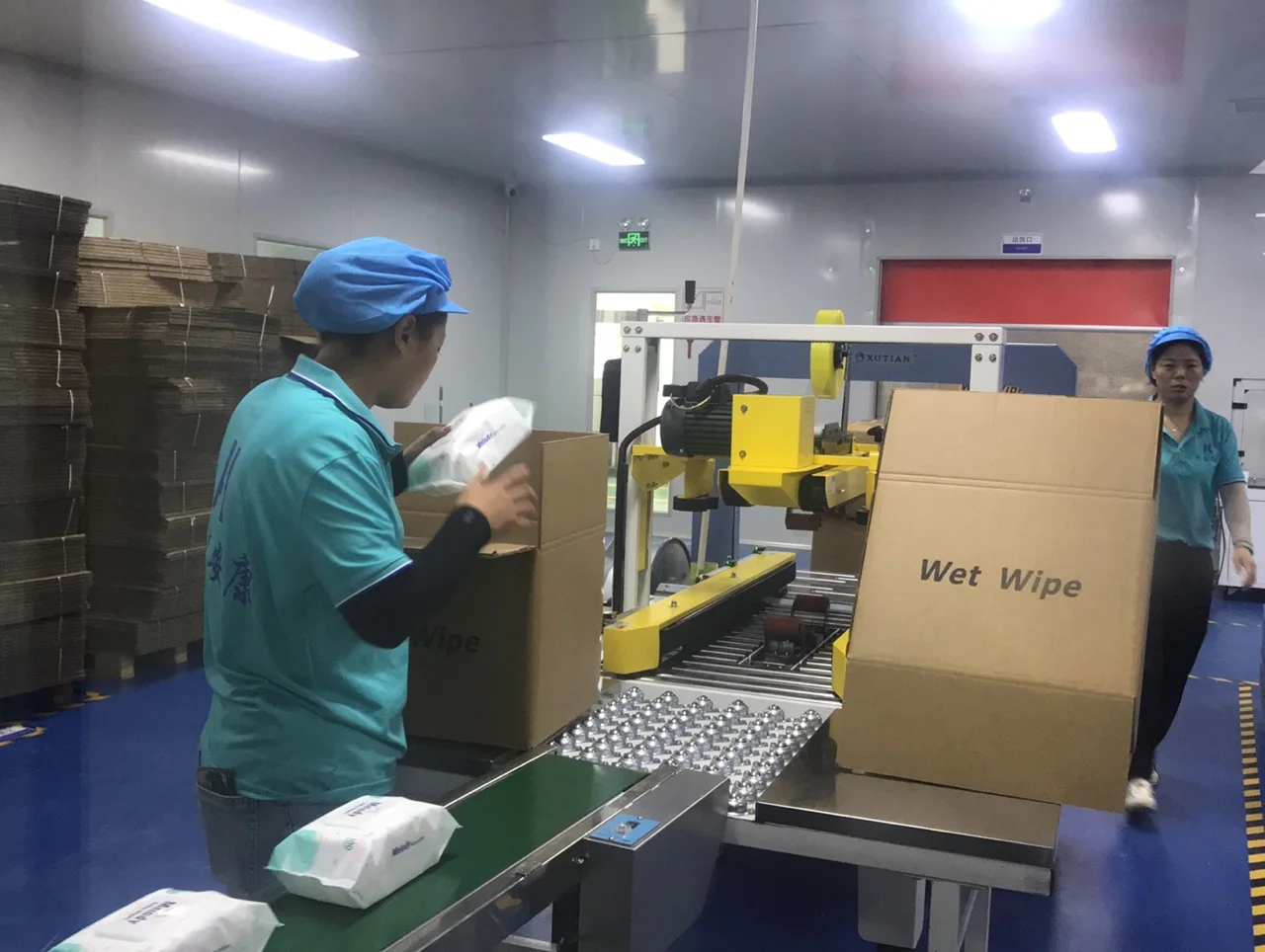 China manufacturer 100 pcs moisturizing soft promotional baby wipes cheap wet wipes
