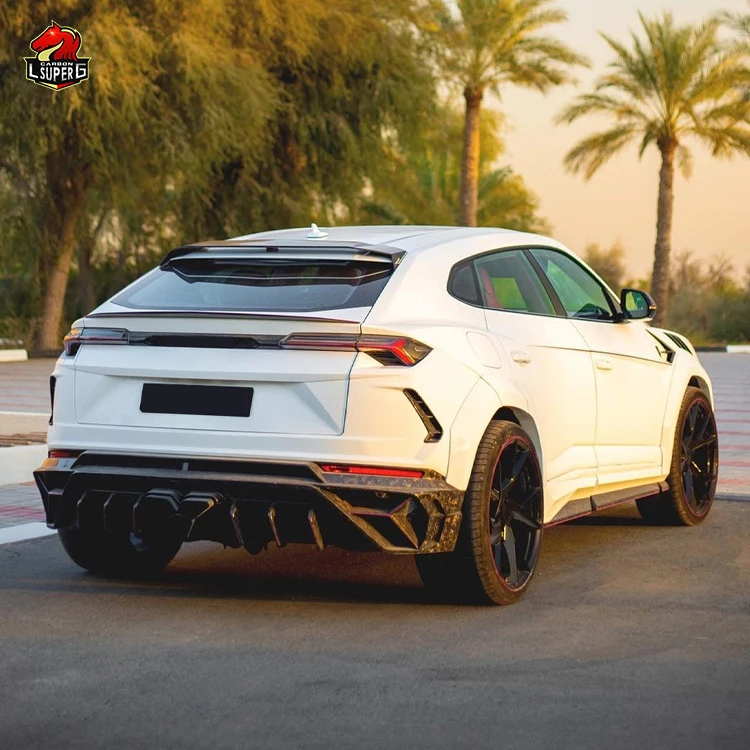 Luxury Customized Dry Carbon Fiber Full Bodykit 2018 for Lamborghini URUS upgrade M Style  Front Rear with Bumpers Spoiler Engin