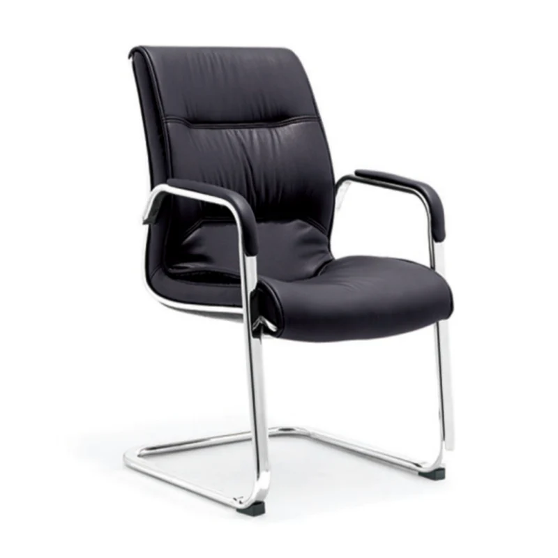 Удобное офисное кресло из искусственной кожи