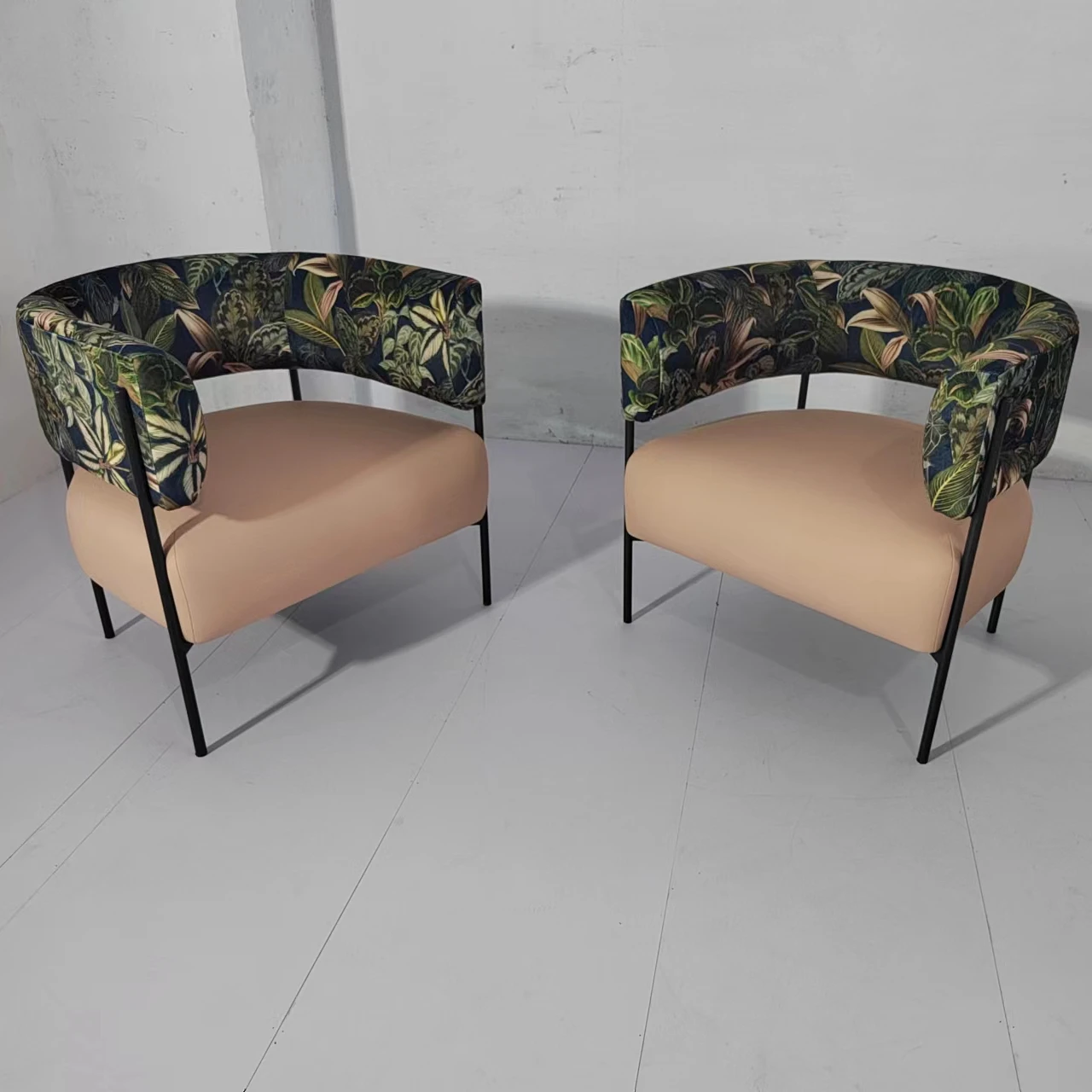 Modern design furniture flower fabric lounge armchair with black legs