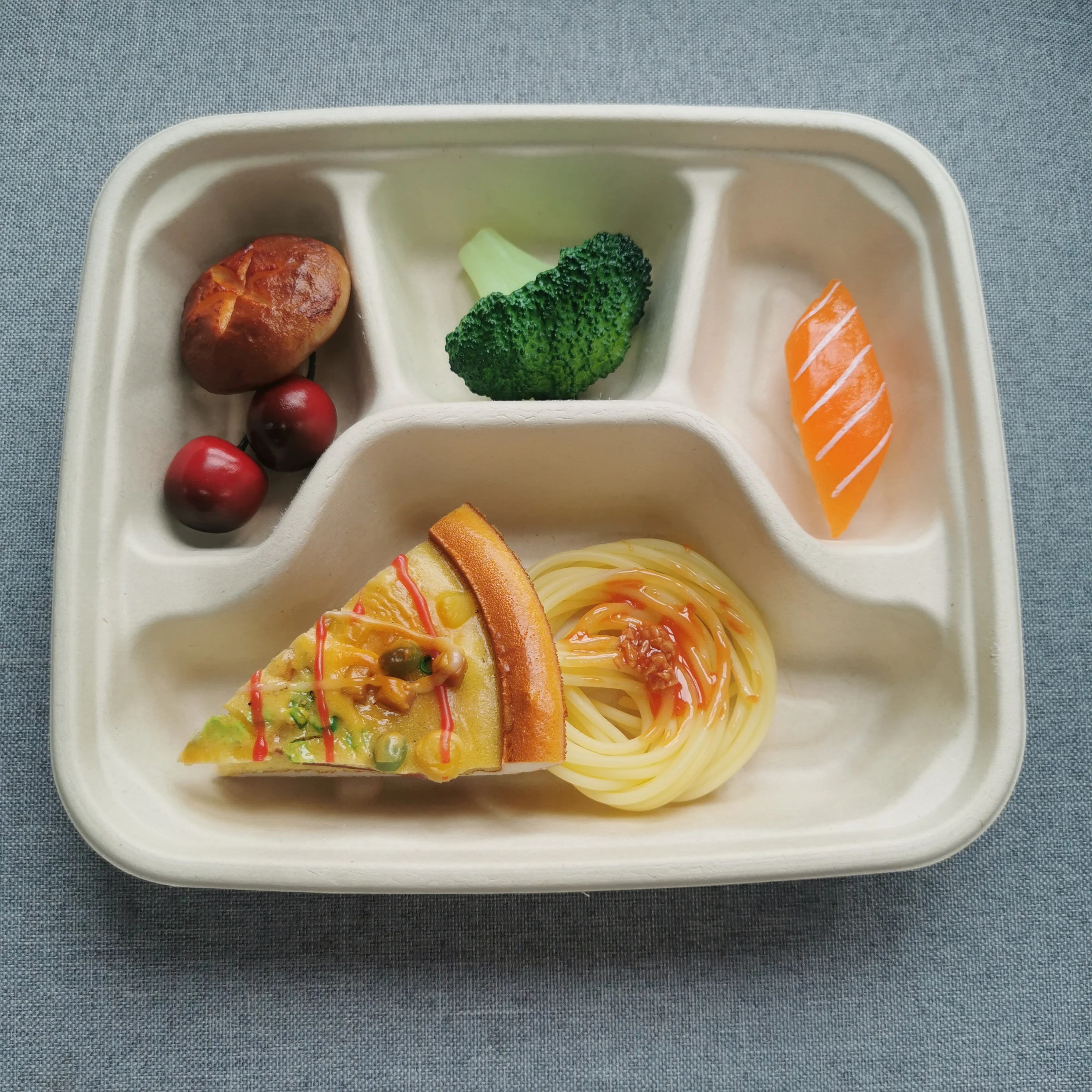 4 Compartment Fast Food Packaging Sugarcane Bagasse Pulp Compostable Biodegradable Disposable Bagasse Plate Tray