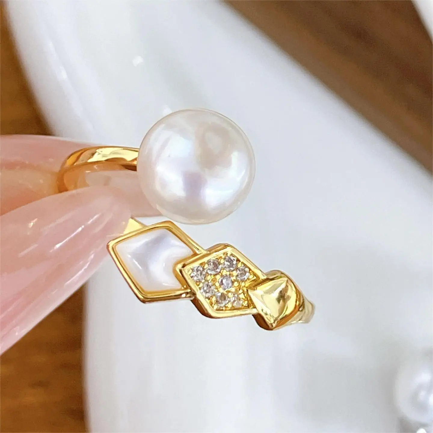 Branded designer jewellery luxury pearl snake bone ring adjustable natural pearl rings with mother-of-pearl for daily