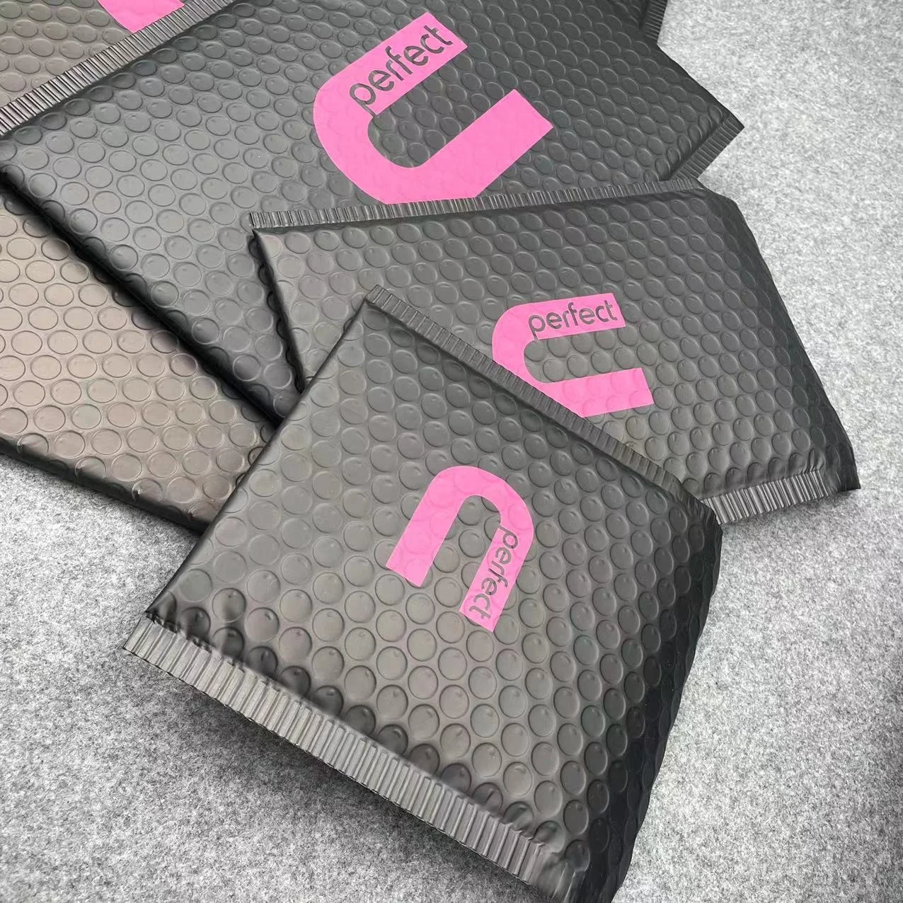 Горячая Распродажа, матовая черная алюминиевая фольга, металлик, самозапечатывающиеся, Пузырьковые пакеты для отправки почтовых отправлений с логотипом 4*8