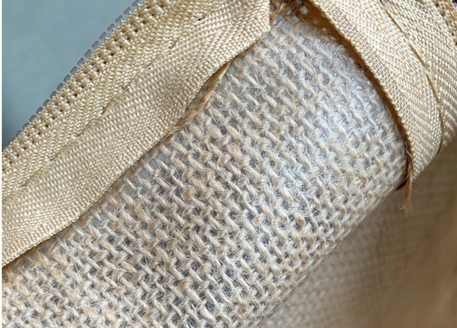 Wholesale Grocery Natural Reusable 100% Burlap shopping Jute Tote Bags with Soft Cotton Long Handles with zipper