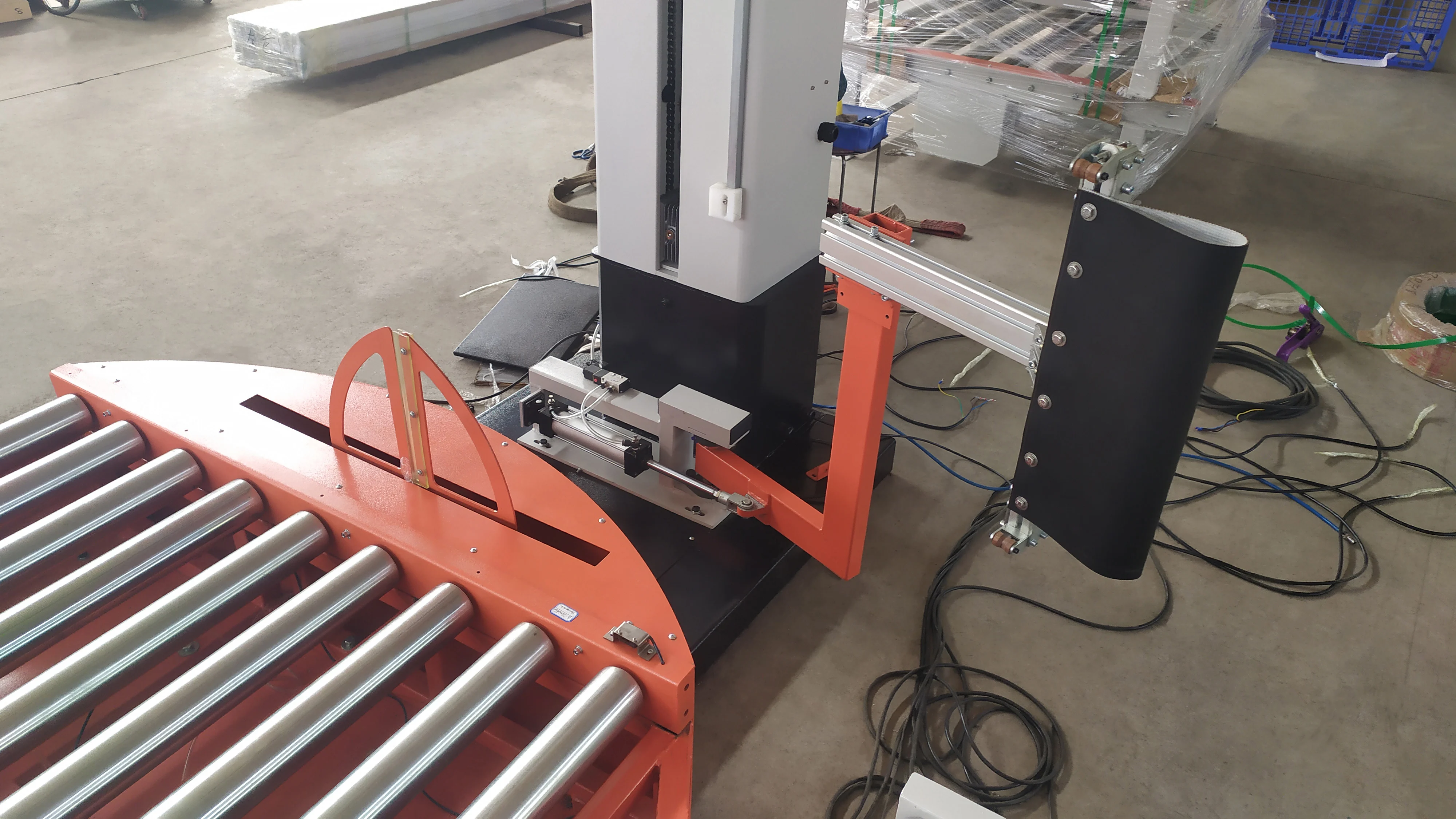 UCR-T2000A Conveyorized Automatic Turntable Pallet Stretch Wrapping Machine