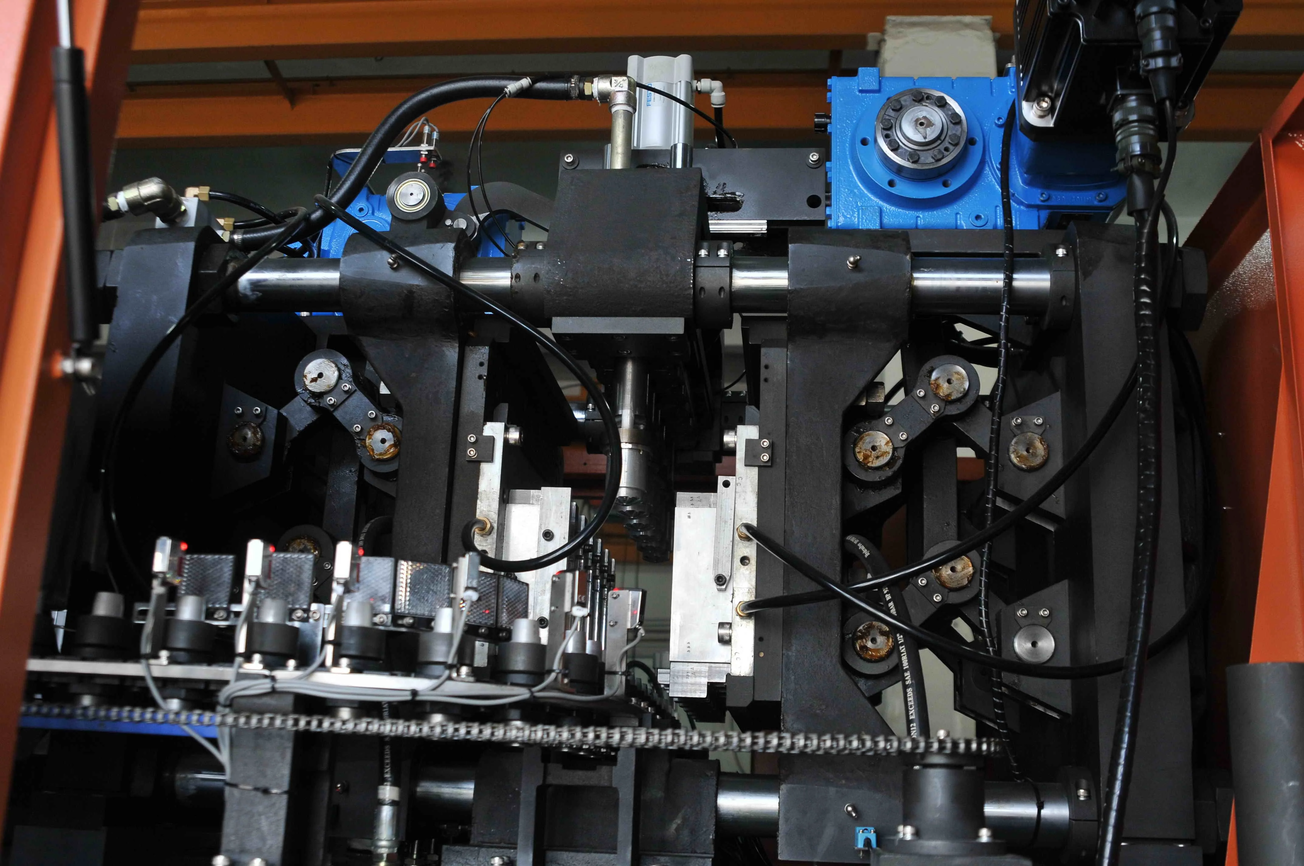 3 Cavity High Speed Preform Mold Fully Automatic Compact Plastic PET Bottle Blow Blowing Machine Price Made by the PET preform