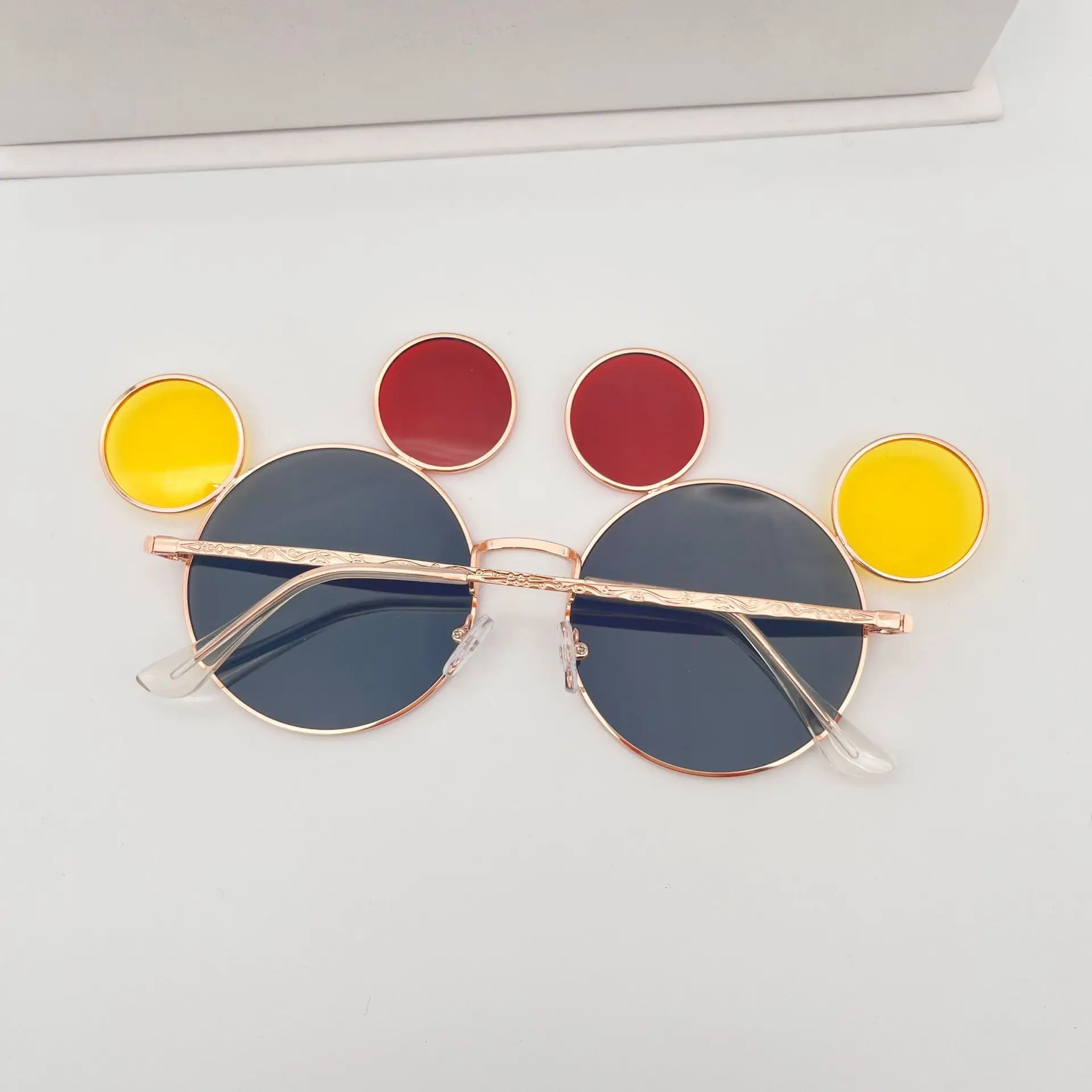 New Fashion Big Square Light Frame UV Protection High Level PC Ladies Retro Personality Designer Women Sunglasses