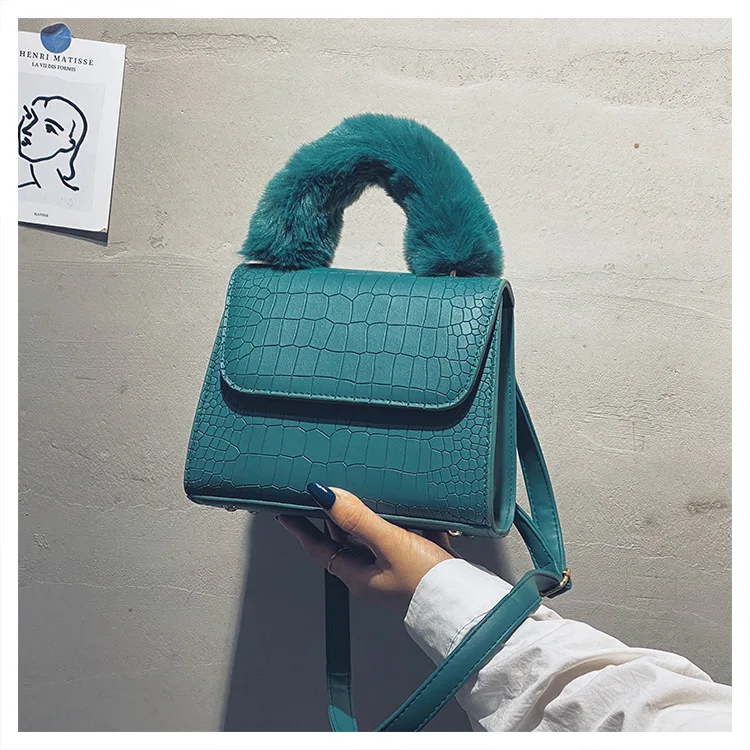 
Autumn And Winter Plaid Handbag Fashion Fluffy Shoulder Bag Korean Style Shoulder Bag Small Lady Fashion Chain Crossbody Bag 