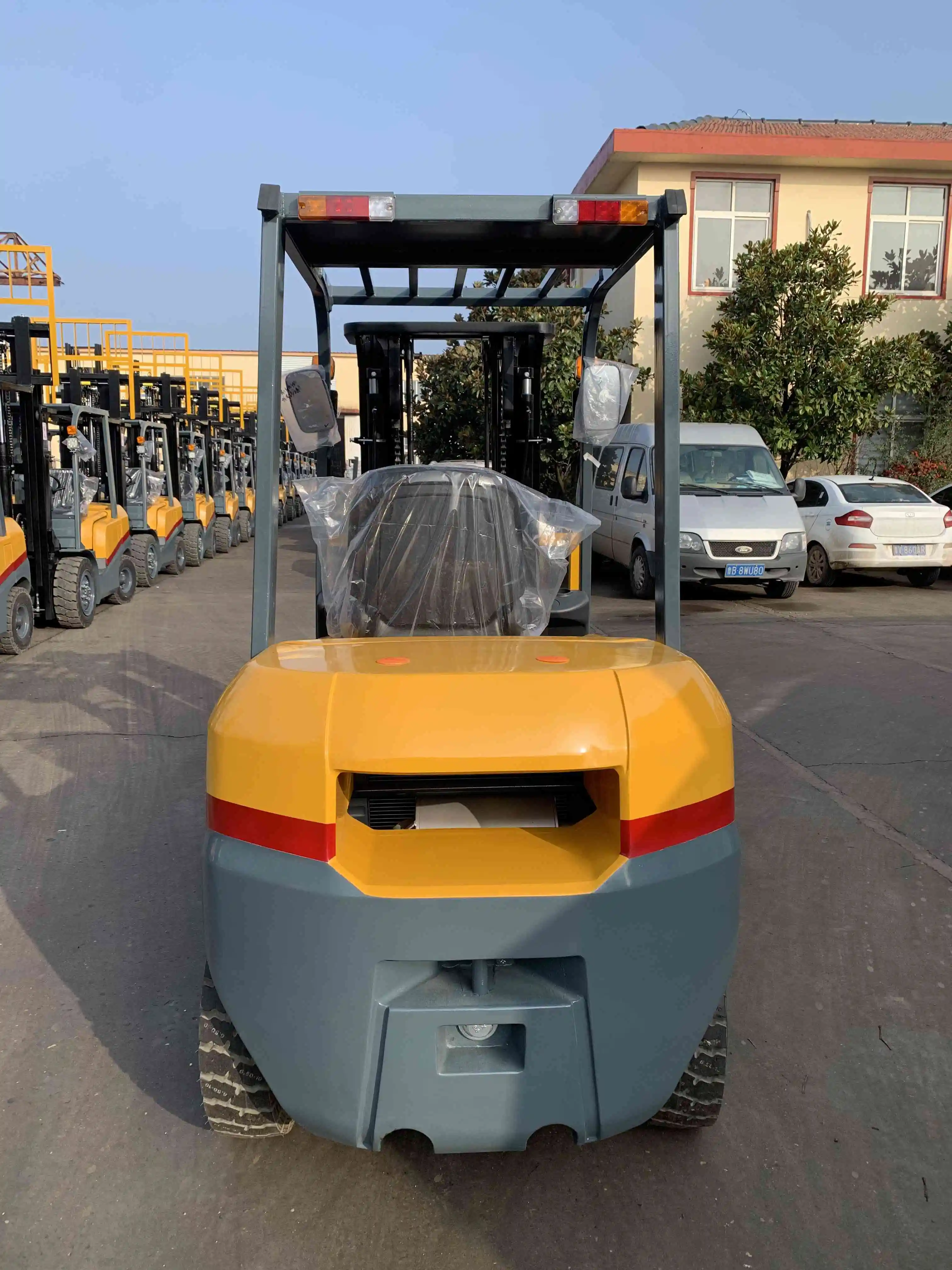 China CE Certified 3 tons Diesel Forklift with Japanese Engine 2/3 Stage container Mast