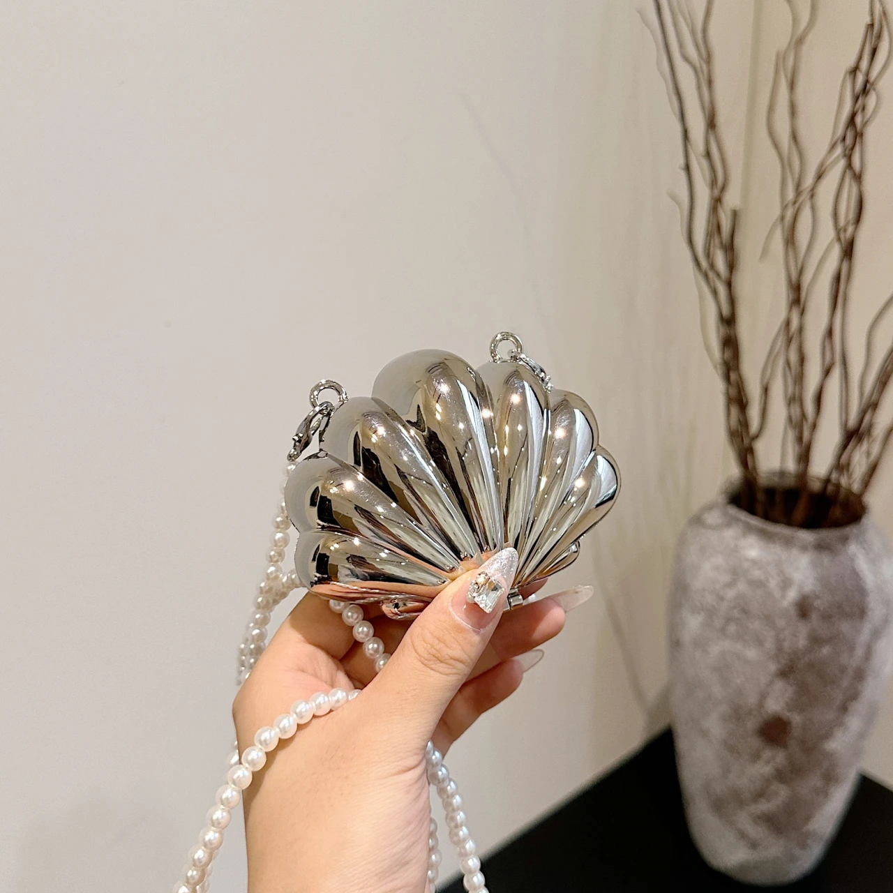 2024 New Metal Tiny Headphone Lipstick Bags For Women Fashion Mini Purse Crossbody Bag Gold Shell Clutch Designer Shoulder Bag