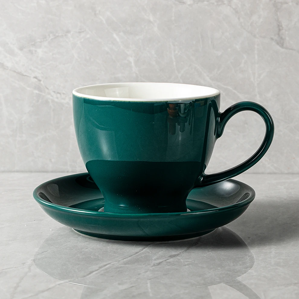 Заводская дешевая фарфоровая цветная белая чайная чашка 220 мл с блюдцем, индивидуальный логотип для отеля, кофейни, набор керамических кофейных чашек 3 унции