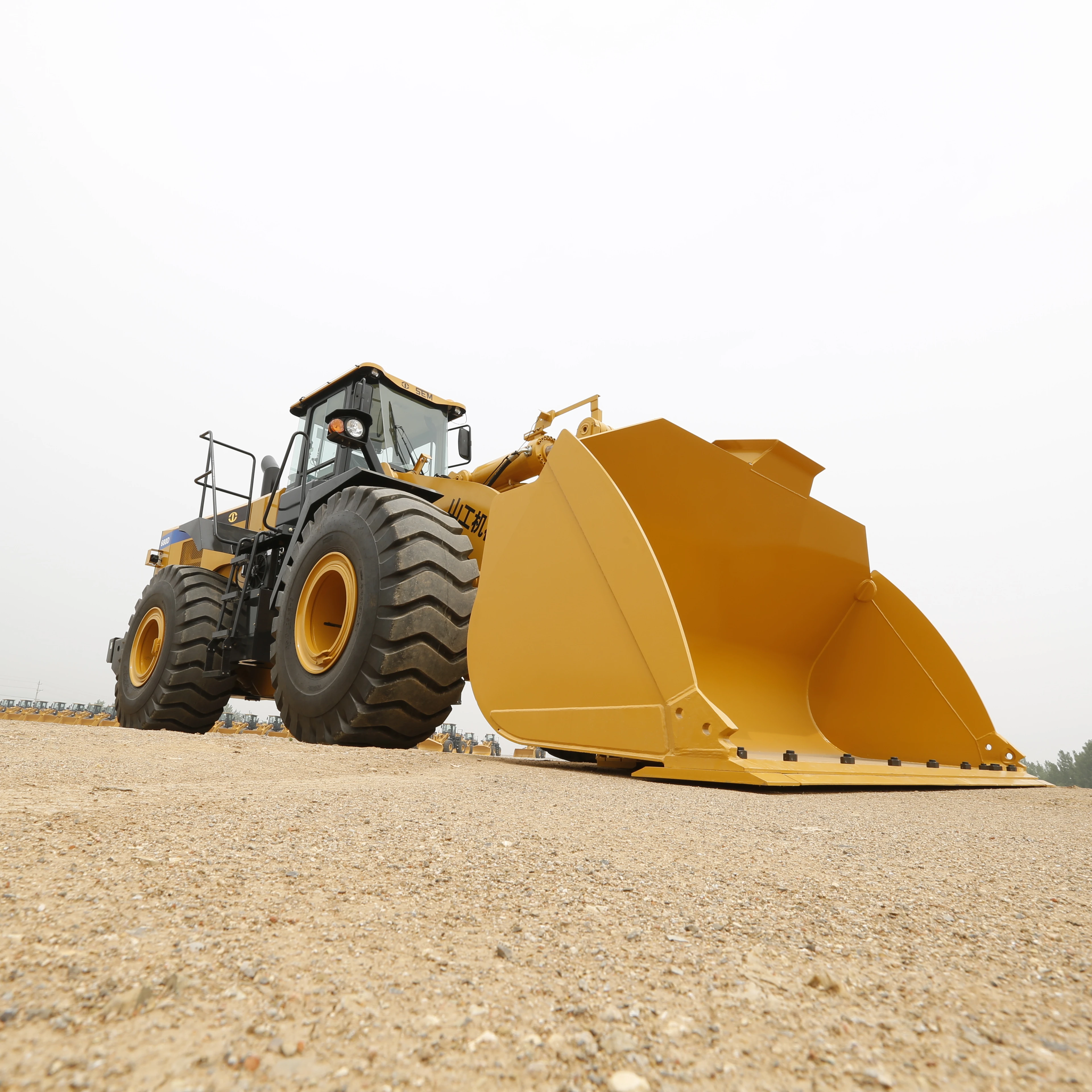 China Construction Machinery Sem680D 8ton Wheel Loader with Attachments