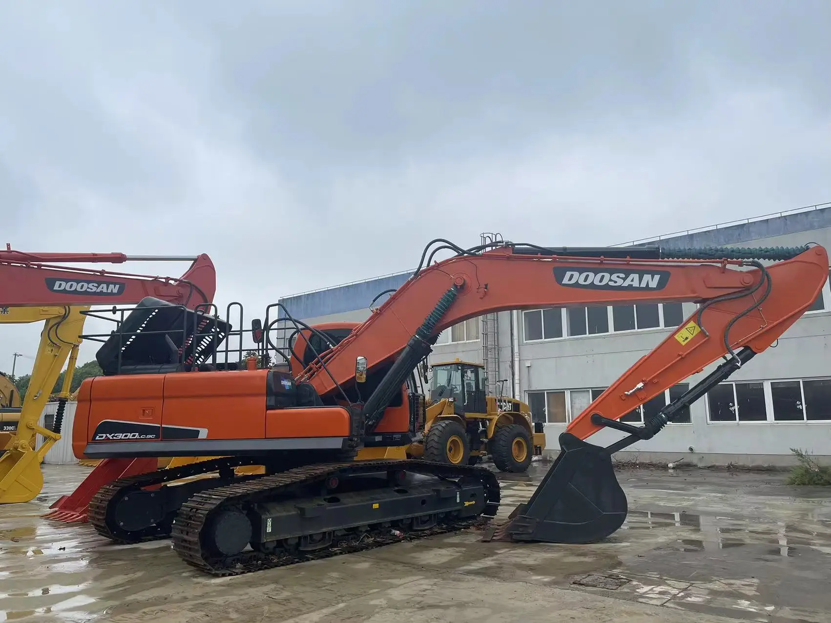 Экскаватор б/у Doosan DX300 экскаватор гусеничный по низкой цене