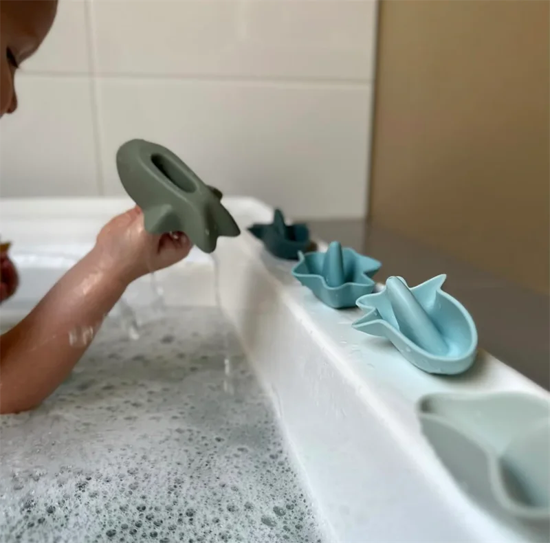 Hot Selling Ship Floating Bath Toy Bpa Free Silicone Baby Bath Toys Set For Toddler Kids Shower Gift Sets