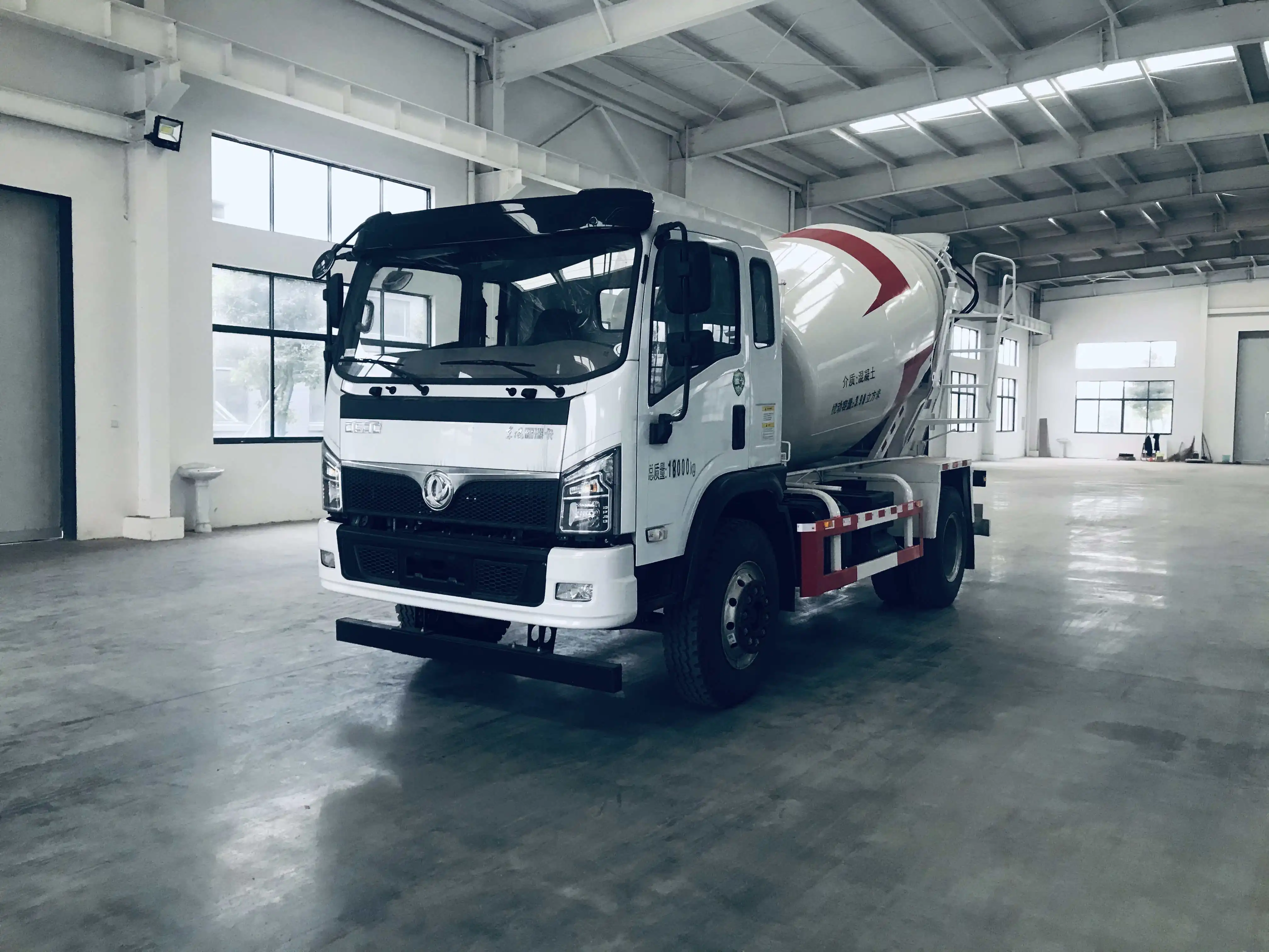 2024 Hot Selling dongfeng Sinotruk Shacman 4*2  6*4 8*4 Concrete Mixer Truck  for sale