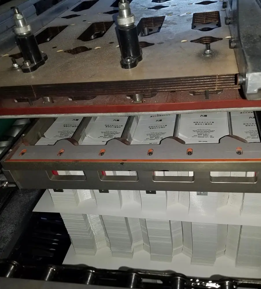 BHT-1060SCE Автоматическая высекальная машина с зачисткой