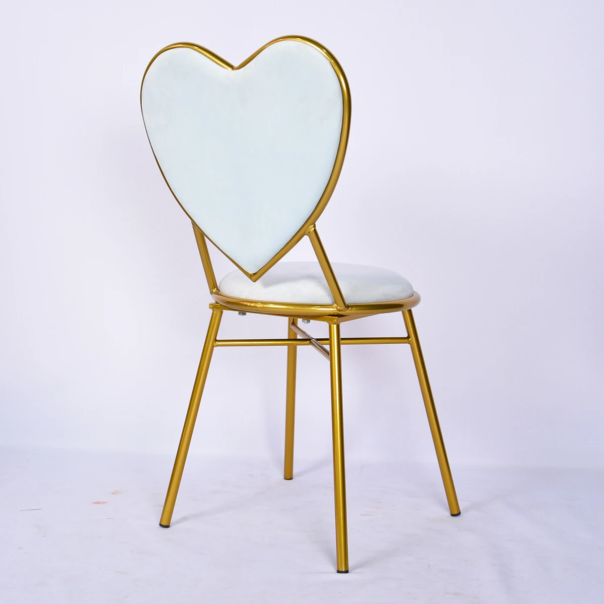 Chinese Wholesaler Modern Heart Shape Design Popular Sale Metal Legs Restaurant Chair Upholstered Fabric Velvet Dining Chair