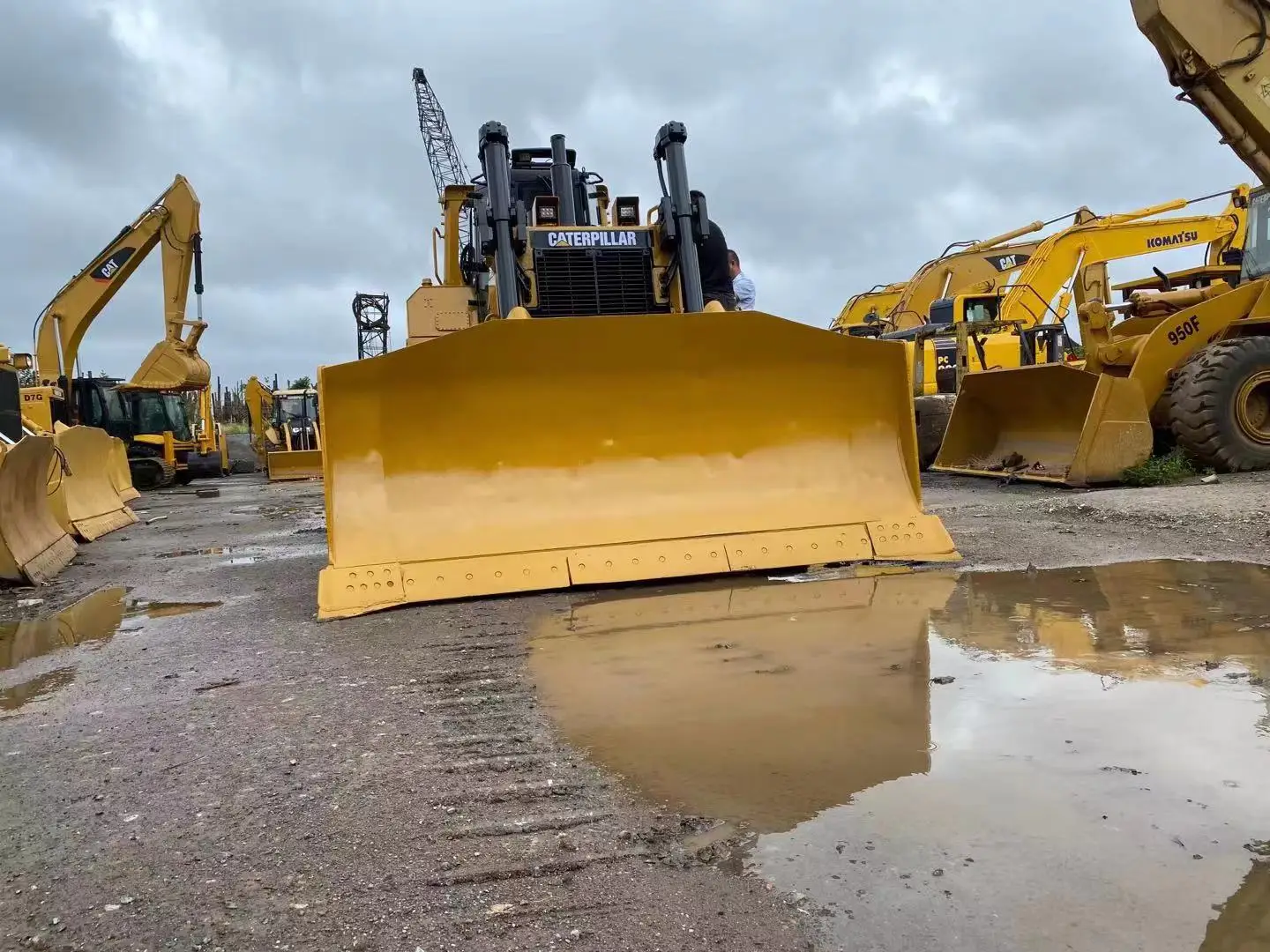 Hot Selling Secondhand cat D8R Bulldozers in china yard for sale Used CAT D8R compactors At Low Price