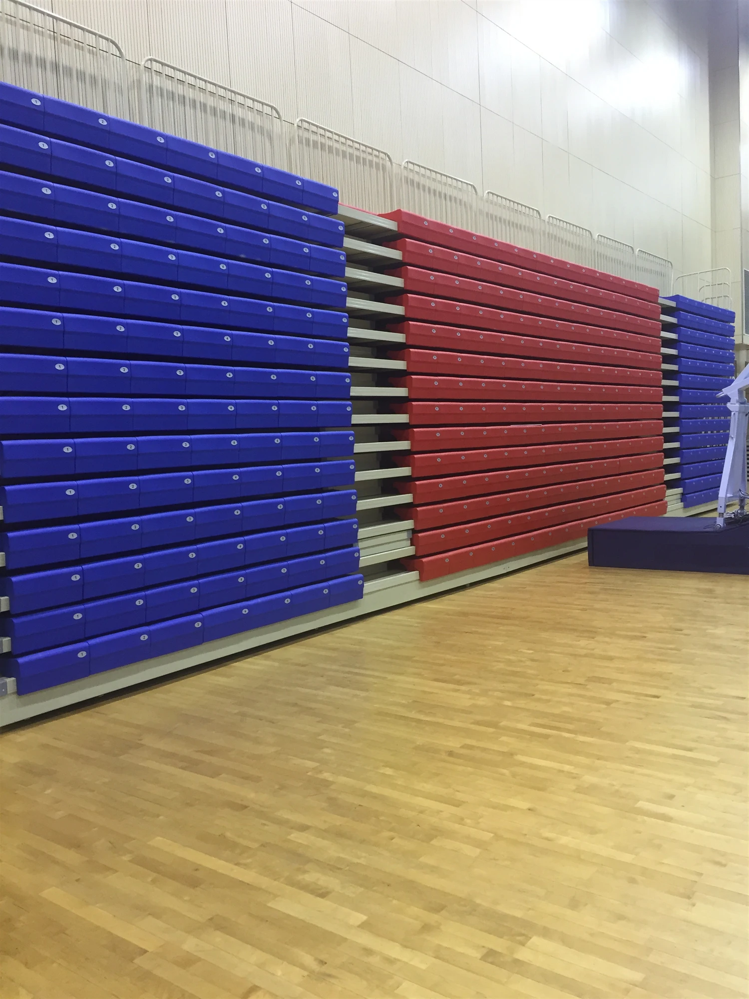 
Factory price indoor gym Retractable bleacher mobile telescopic tribune with folding chair 