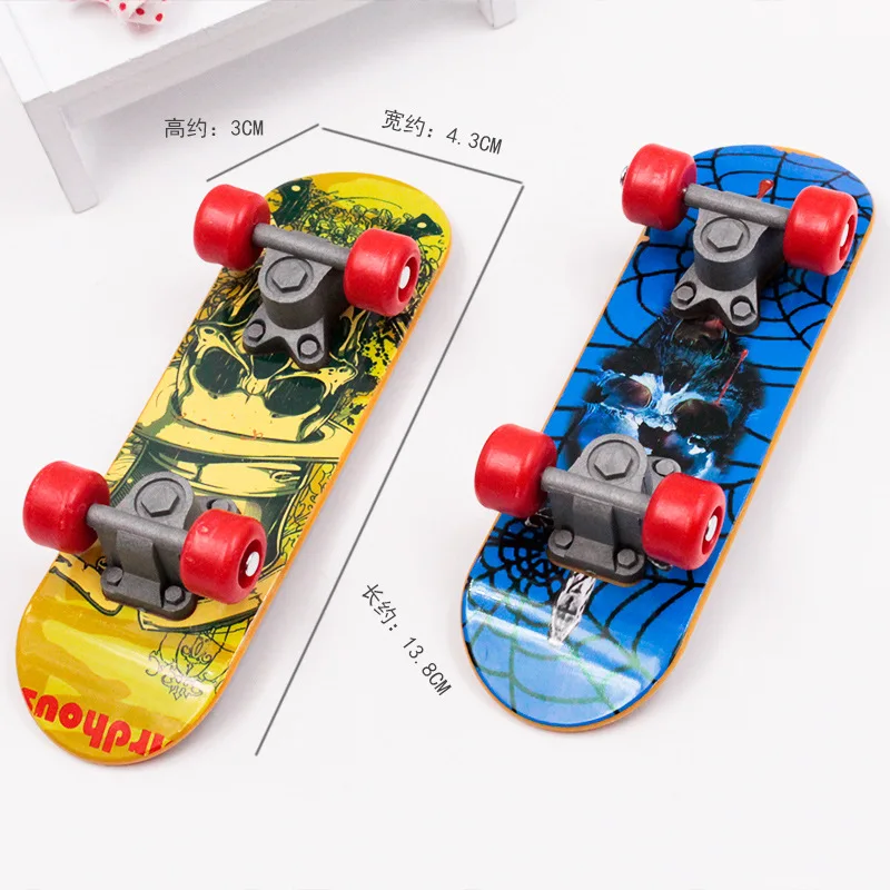 Qiger Cheaper Finger Toys Promotional Gift Cheaper Decompression SkateBoard Finger Board For Kids