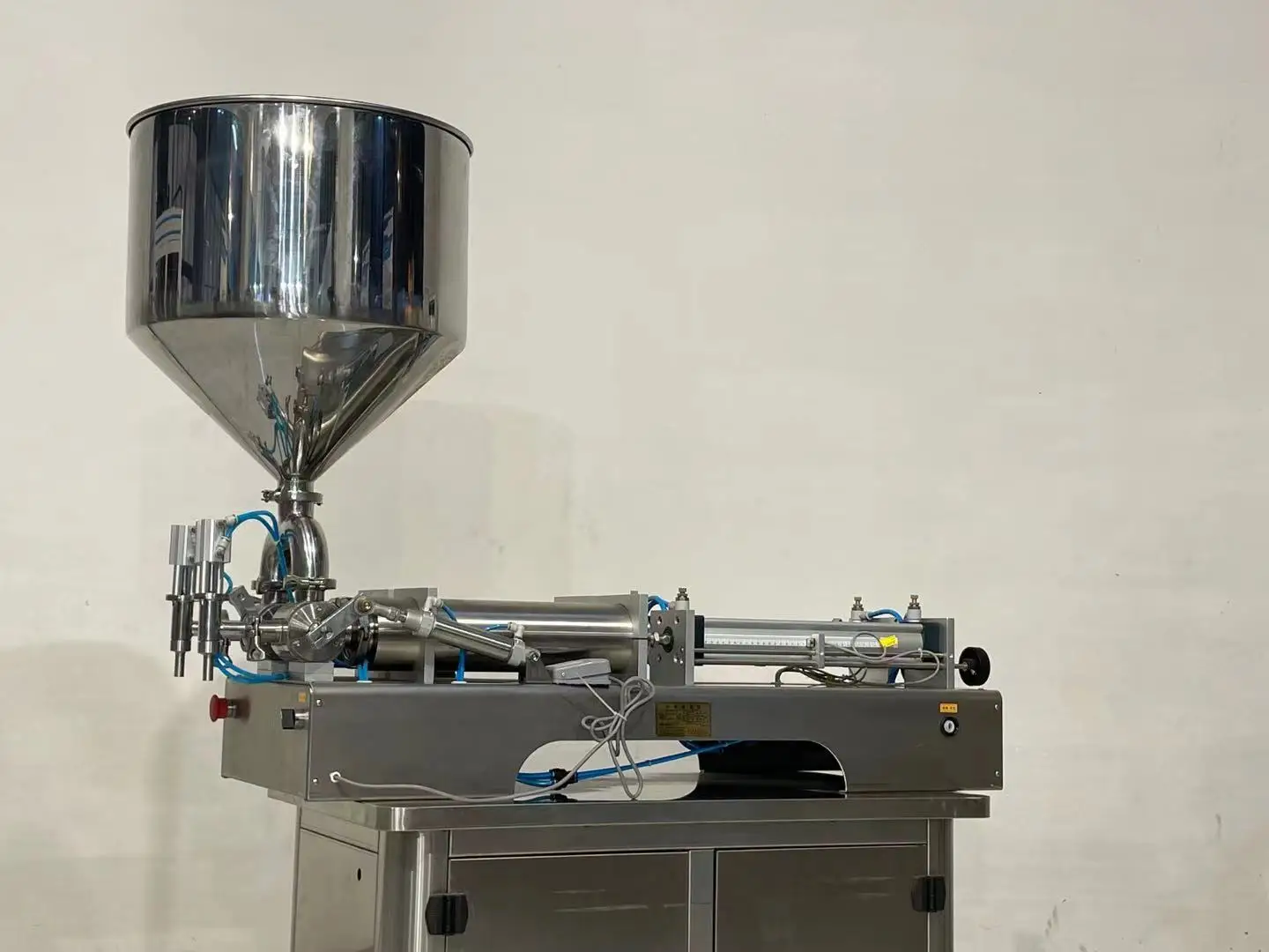 Water bottle filling machine or production line