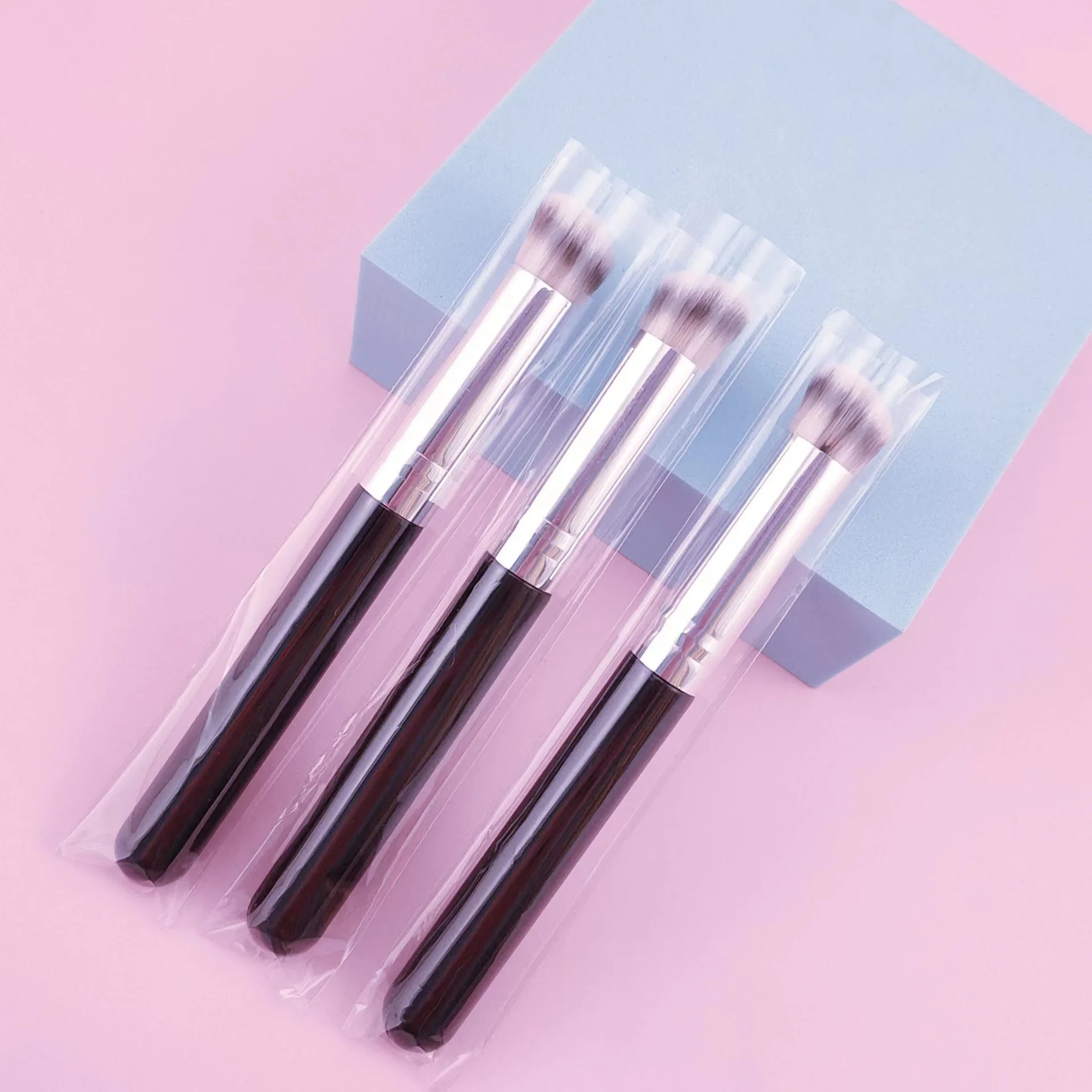 Hot Sale Foundation Single Makeup Brush Round Foundation Concealer Brush Custom Logo