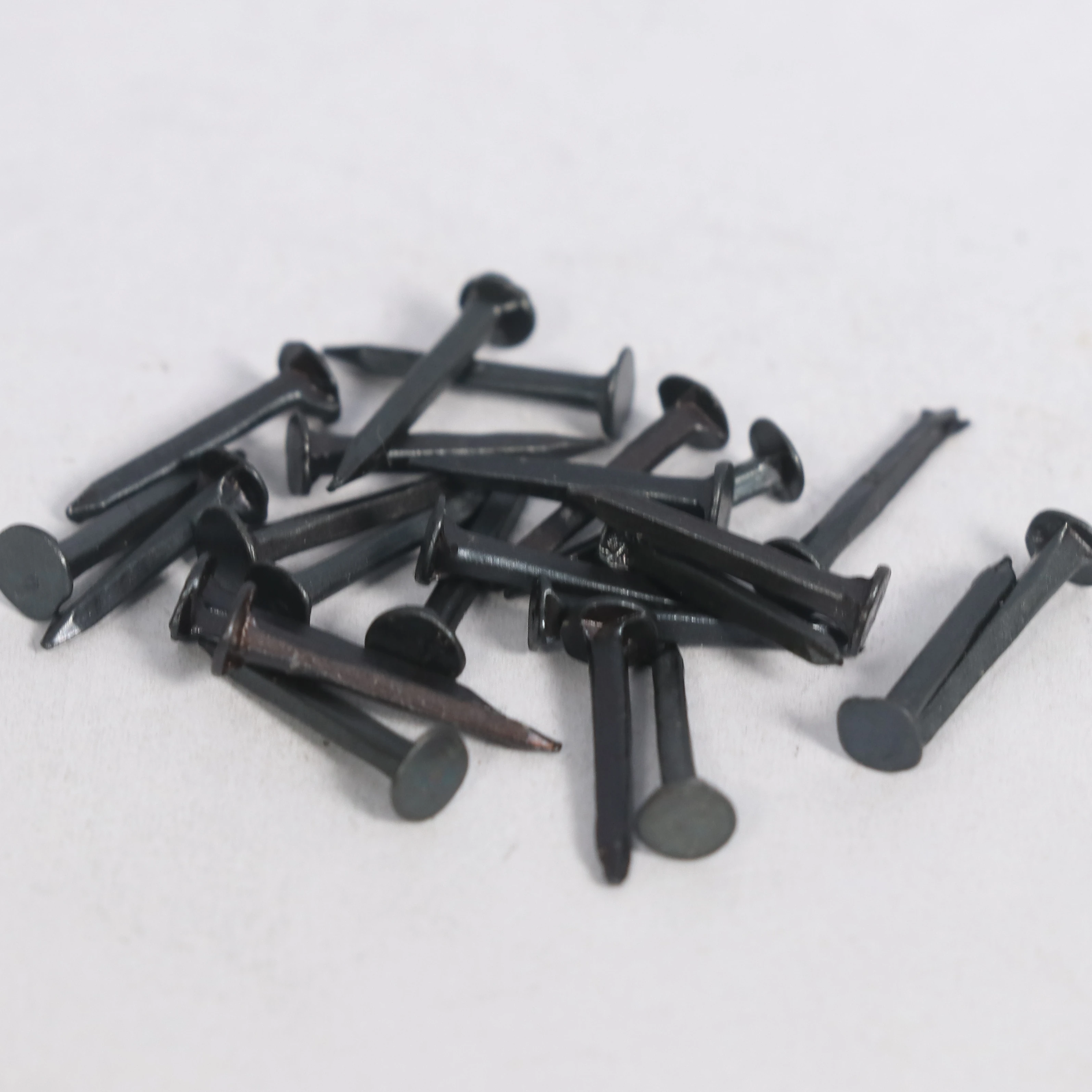 Тонкие синие туфли