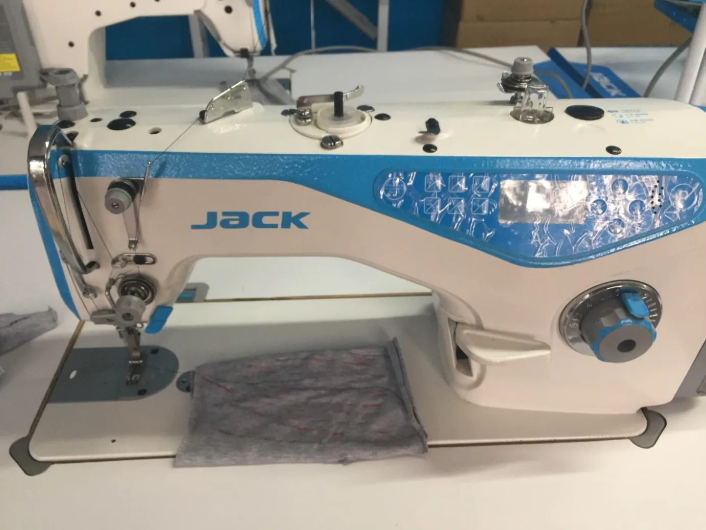 China Industrial Jack A5 Automatic Cutting Sewing Machine Price