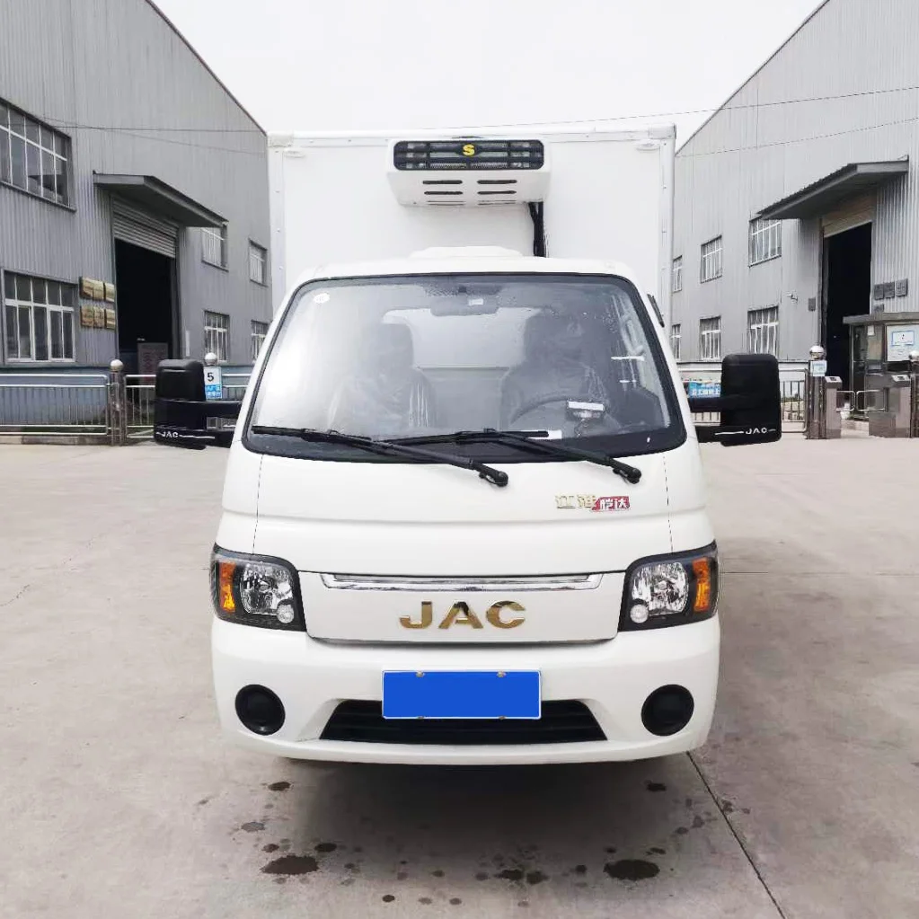 Fully automatic sandwich panel box 4x2 refrigerator truck for transporting vegetables, meat and fish