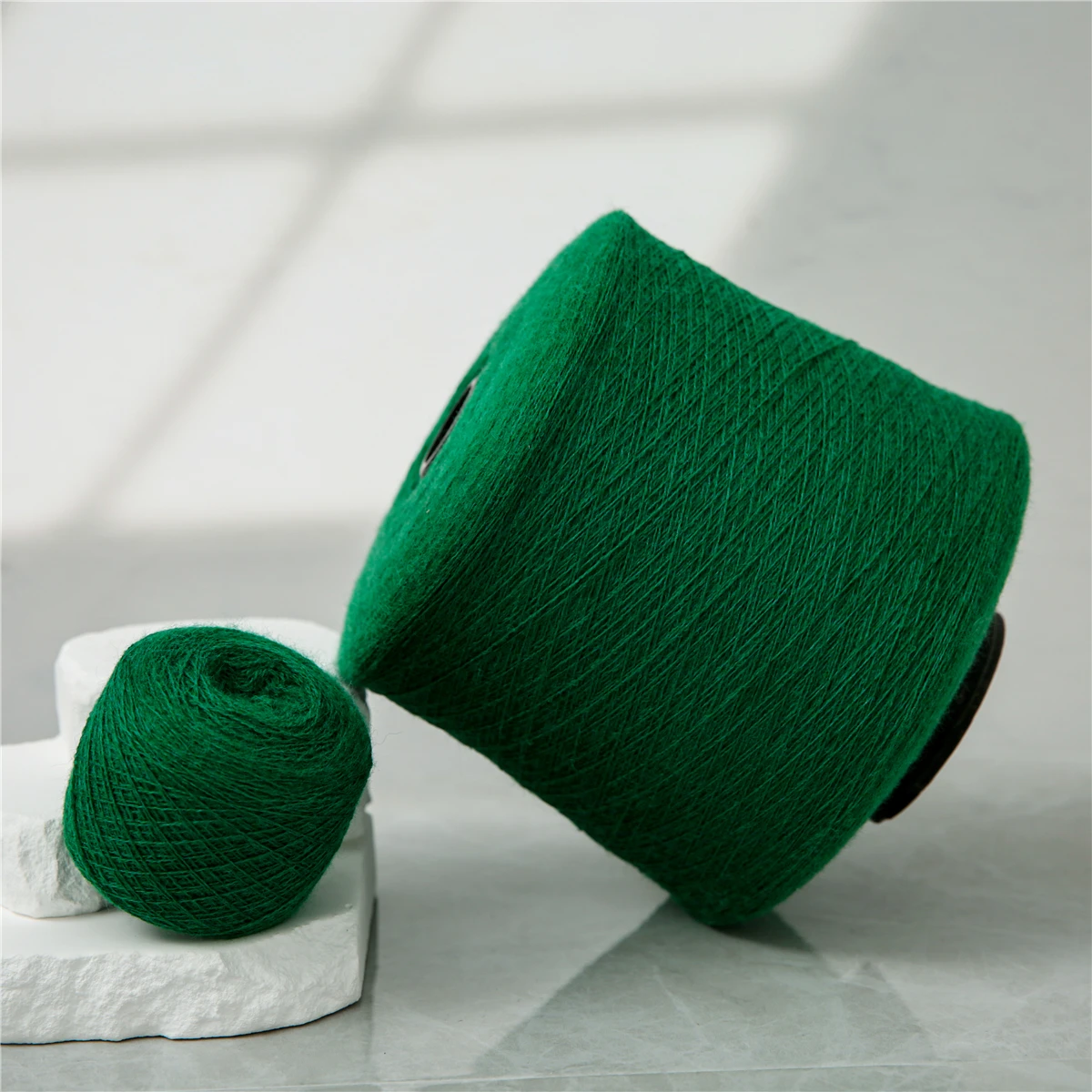 Xinglin Hot Sale Wholesale Price APN best selling 18S/2 Arctic velvet 43%ACRYLIC  30%PBT 27%NYLON Yarn for knitting machine