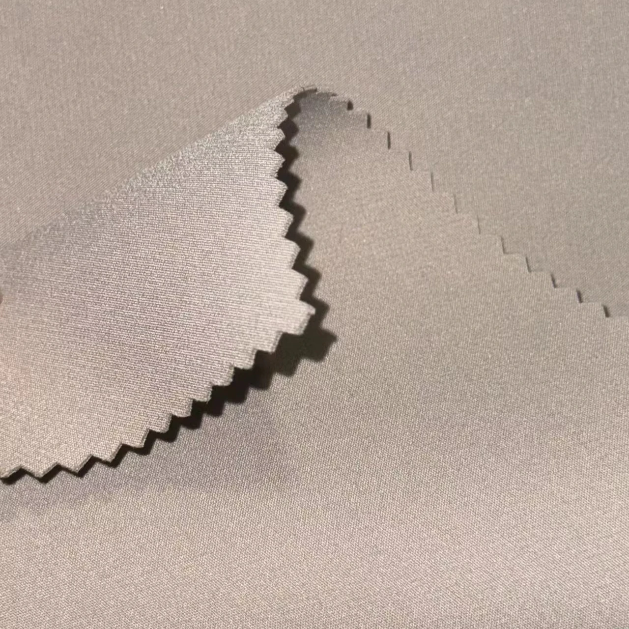 92% полиэфирная 8% спандекс тканая двухслойная эластичная быстросохнущая ткань для антибактериальной дышащей одежды