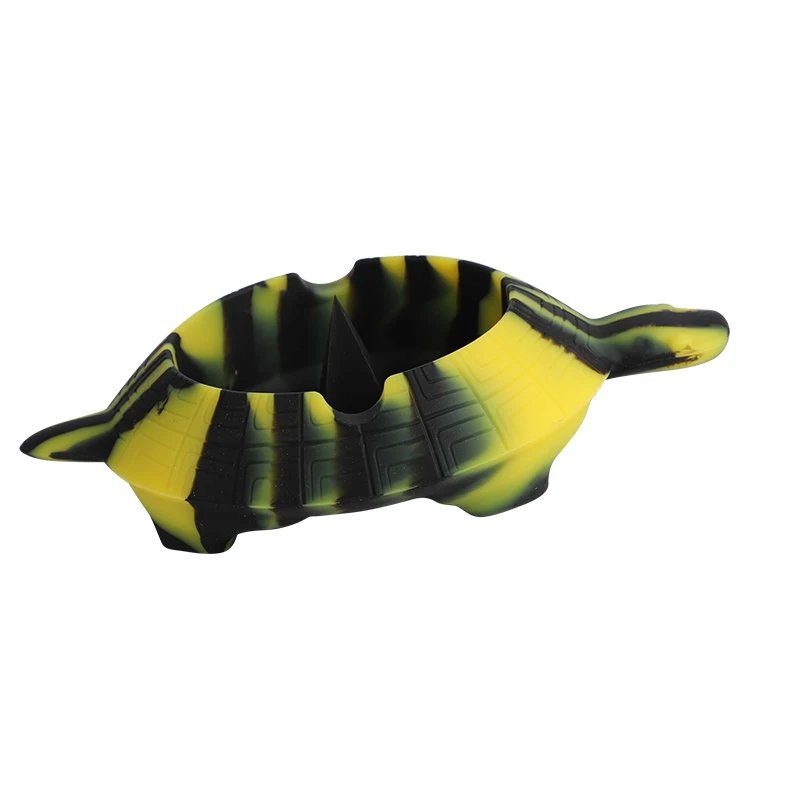 UKETA cute heat resistant cartoon turtle shaped desktop ashtray silicone table ashtray with poker
