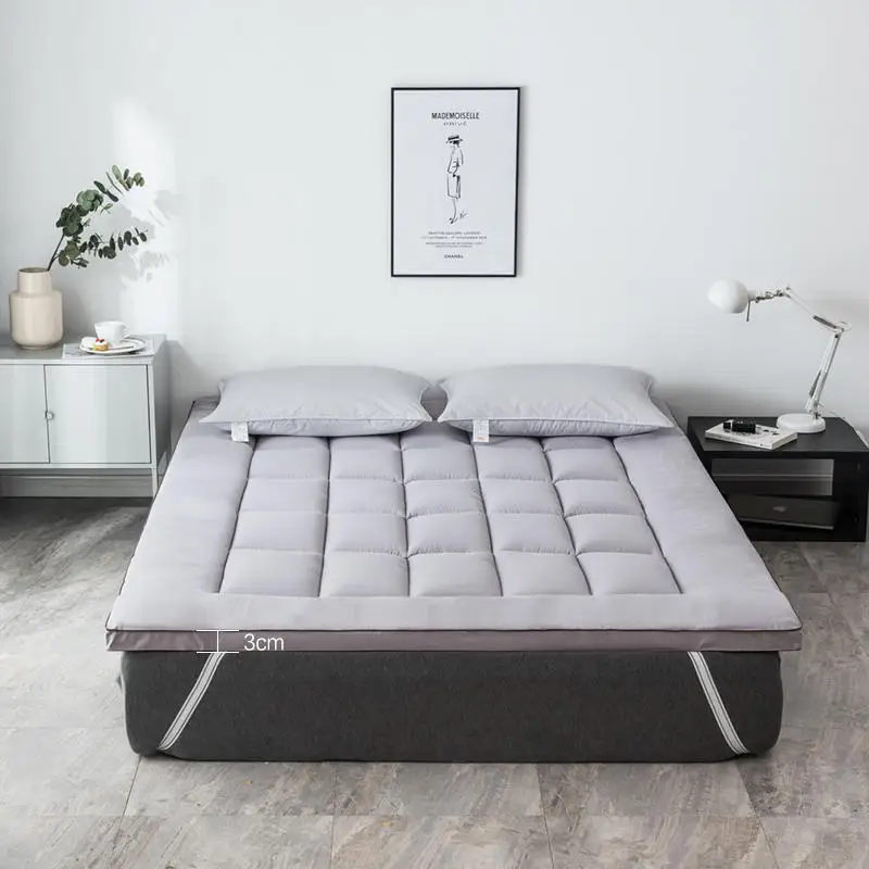 Light Grey Anti-Pull Skin-care Air-permeable Knitted Quilted Waterproof Mattress Protector Cover For All-Season