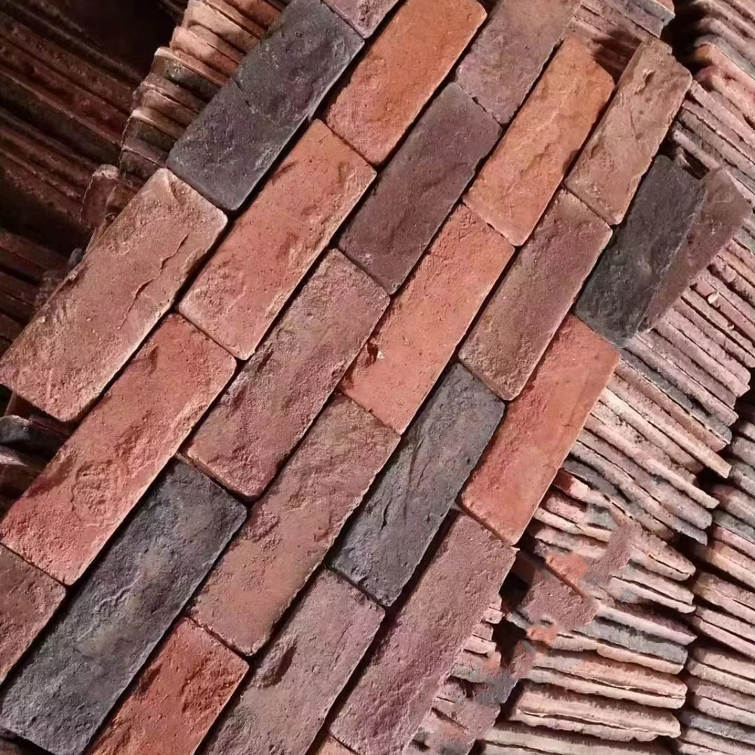 На открытом воздухе кирпичи фасада культуры декоративные