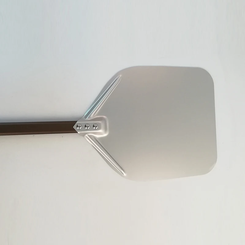 Поворотная кожура для пиццы алюминиевая с деревянной ручкой