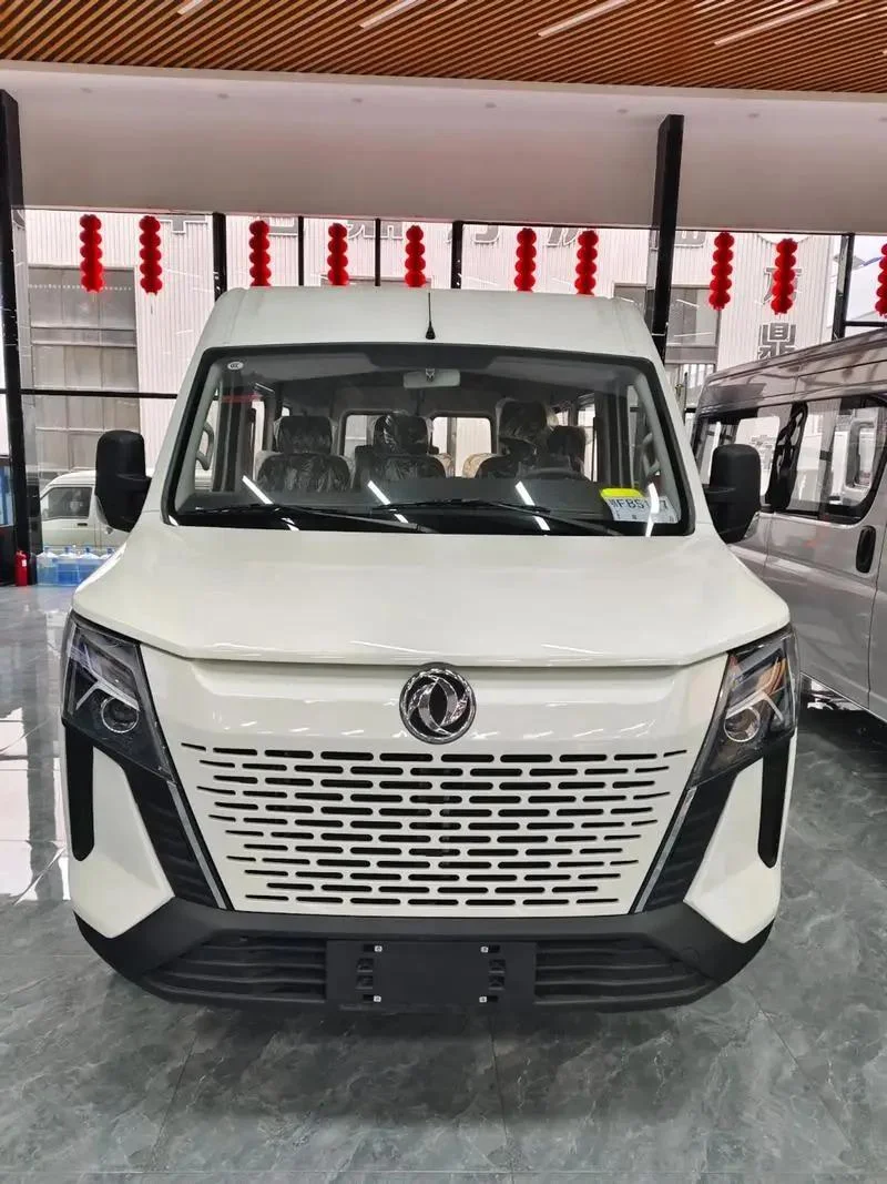 New Dongfeng small bus 7-seater passenger and cargo van
