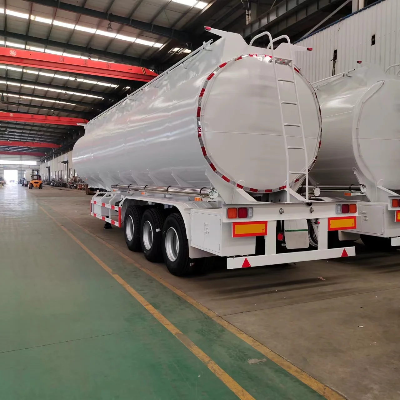 China Factory Heavy Fuel Tanker Trailer Steel Semi-Trailer for Gasoline Delivery Gas Tanks for Semi-Truck Use