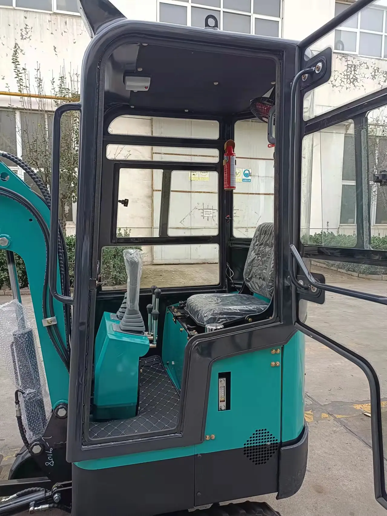 Simple Operating 1.2 ton Crawler Digging Machine Japan Engine Mini Excavator Micro Trencher Micro Excavator