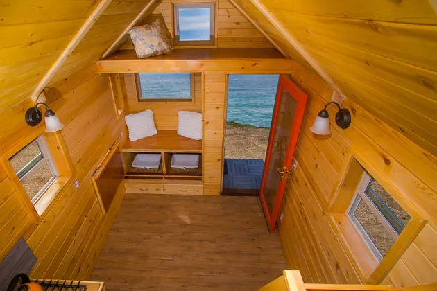 Customized Steel Fabricated Fast Install Prefab Modular Homes Mobile Camping Trailer on wheels Tiny House Trailer on wheels