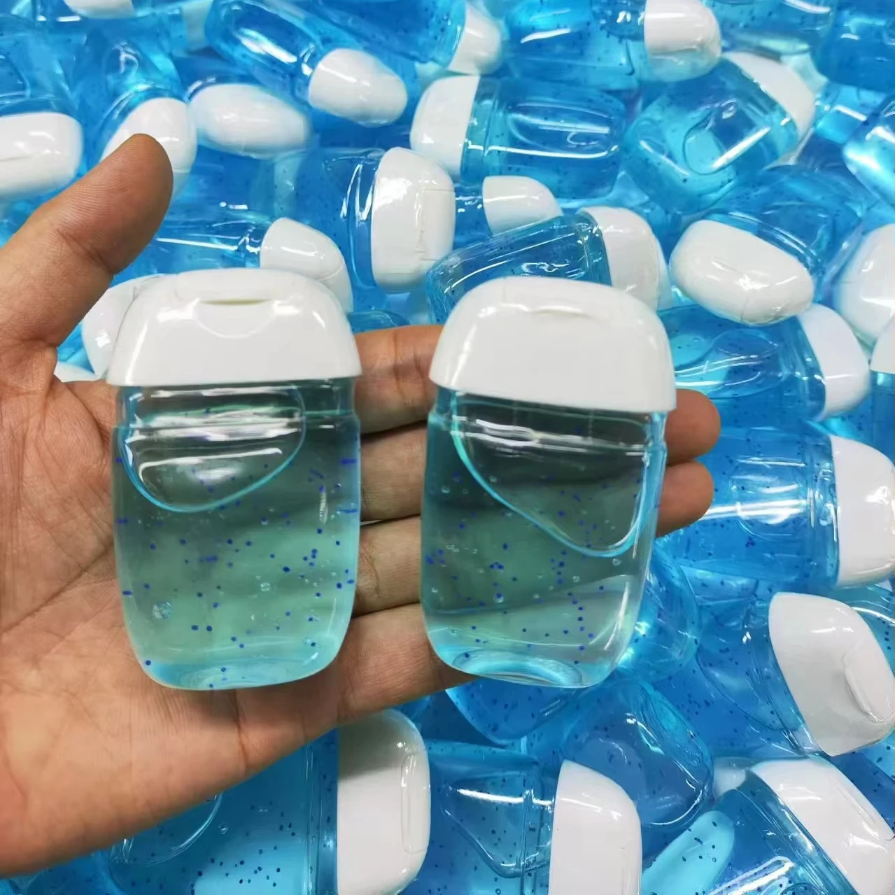 customization logo  mini pocketbac hand sanitizer gel with silicone holder Customized fragrance