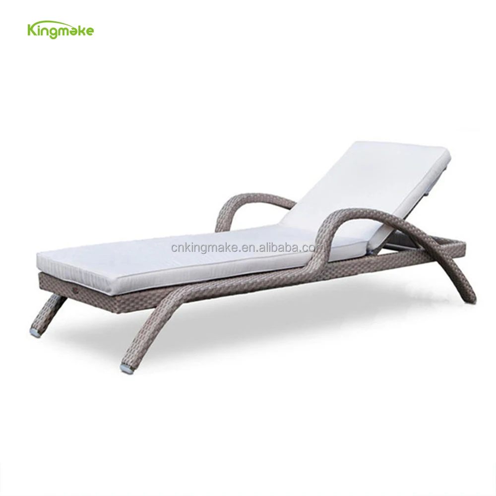 Leisure beach chair sun lounger adjustable Rattan Daybed suitable for hotel poolside garden Daybed