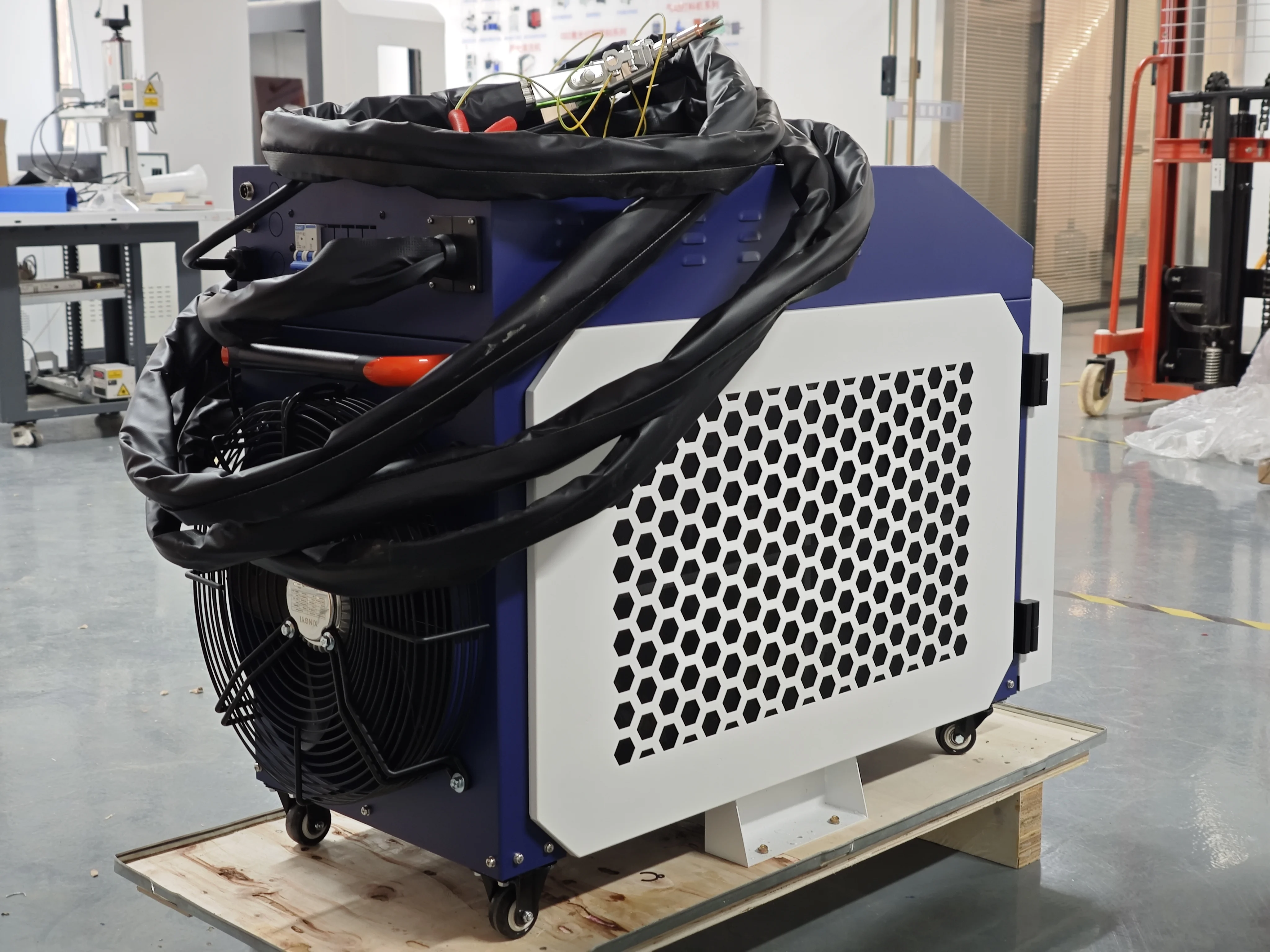 2024 New Efficient 5 In 1 Cleaning Cutting Welding/Weld Seam Cleaning and Lithium Battery Welding Machine Little Body